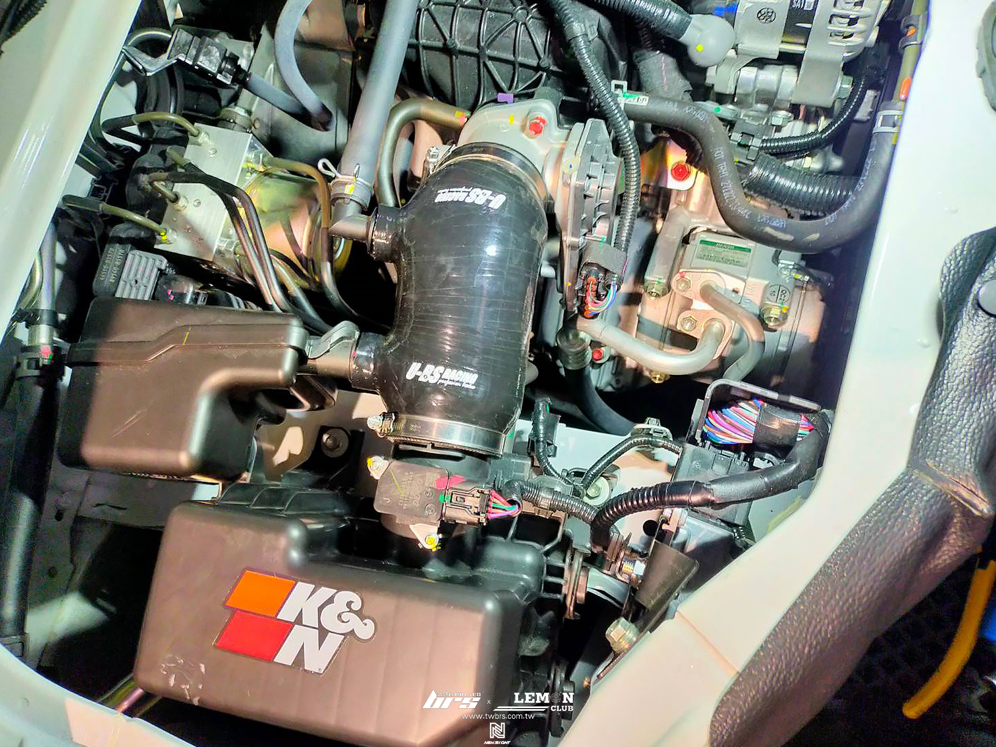 Toyota Town Ace 安裝 U-BS強化進氣管+LUFI多功能顯示器(三代)