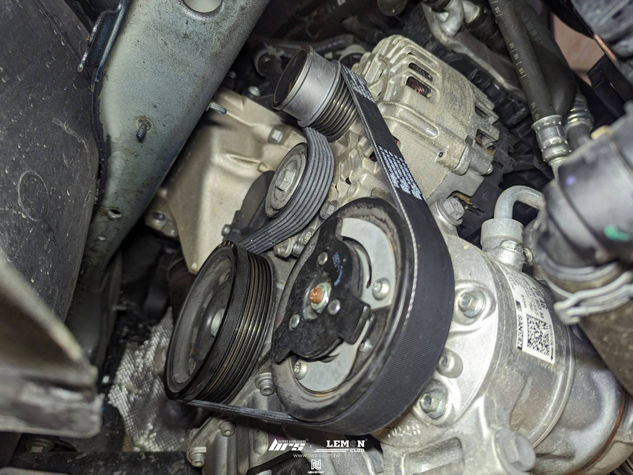 Volkswagen Golf7.5 保養(德國LIQUI MOLY 0W30頂級機油+原廠機油芯+原廠洩油螺絲+原廠洩油螺絲墊片+原廠變速箱油+原廠閥體油+原廠火星塞+DOT4號剎車油+原廠外皮帶)