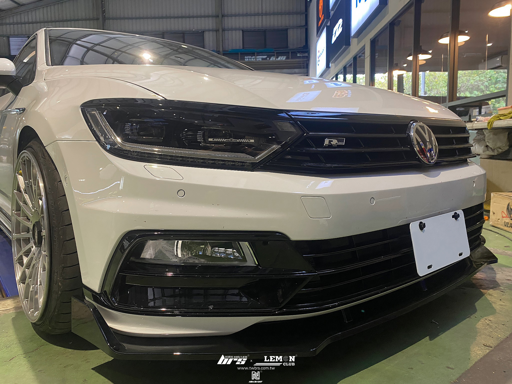 Volkswagen Passat B8 R-Line 安裝 前下巴