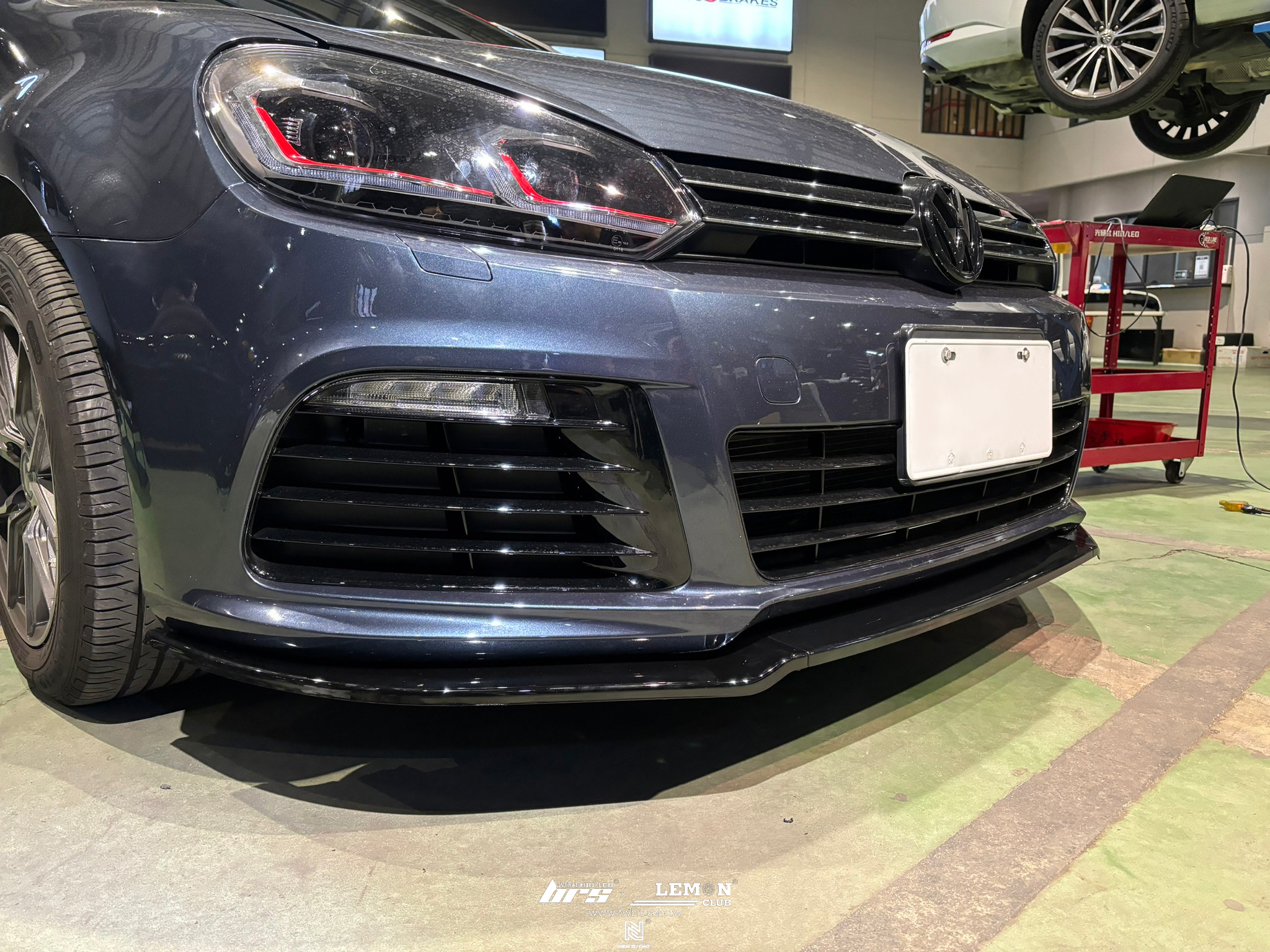 Volkswagen Golf 6 安裝 R20 三件式前下巴