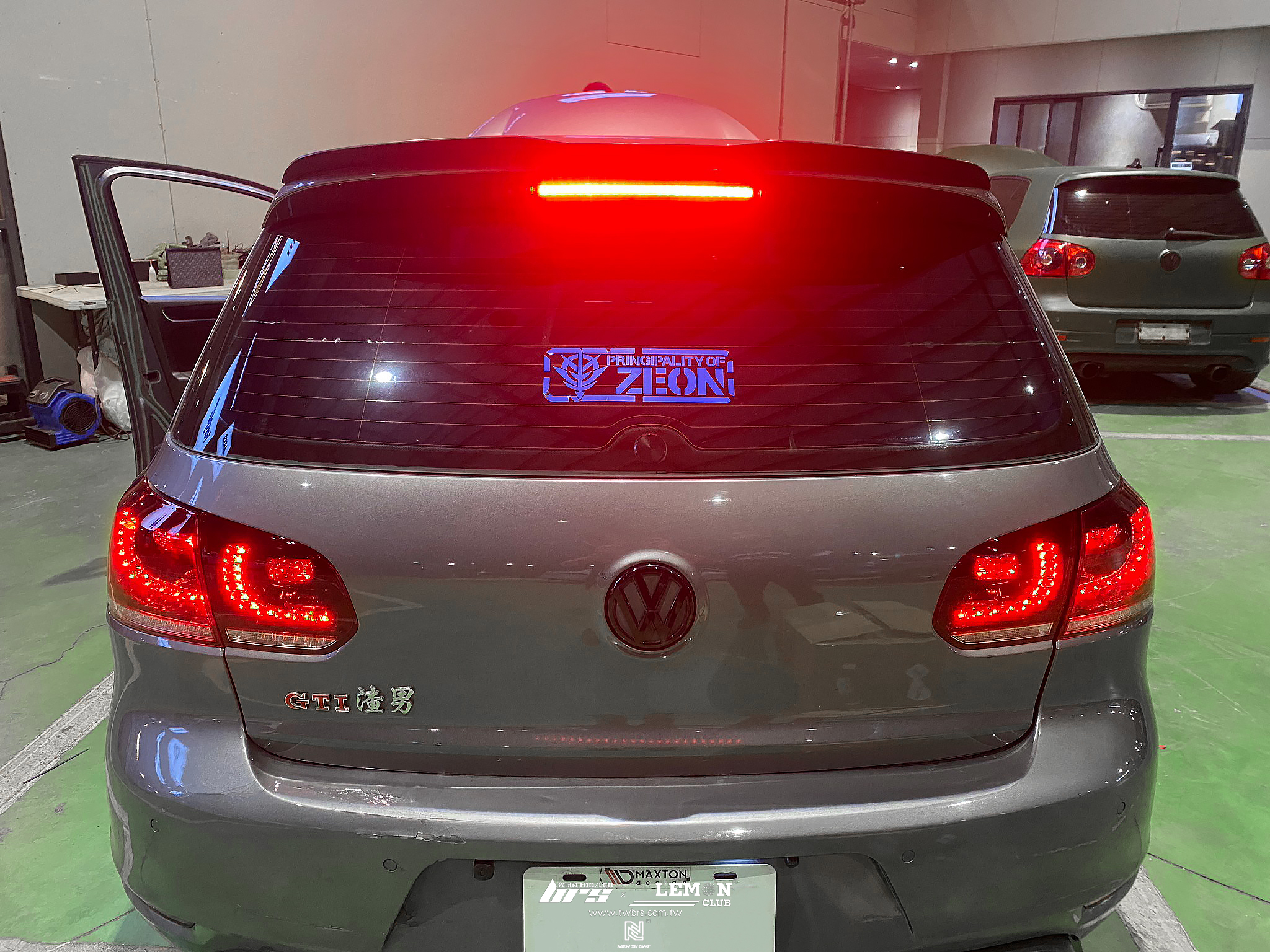 Volkswagen Golf 6 GTI 安裝 R20尾燈