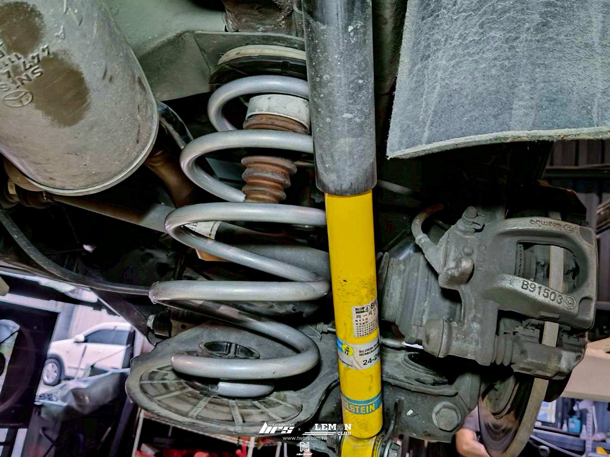 Benz V-Class 安裝 Eibach艾巴彈簧+HUNTER 3D電腦四輪定位