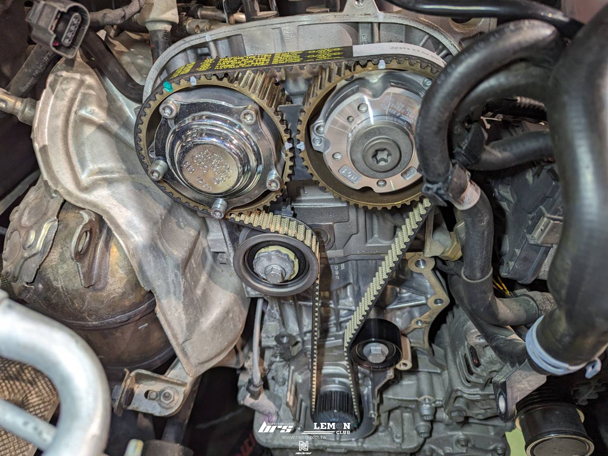 Skoda Octavia 保養(德國Rheinol萊茵機油5W30+原廠機油芯+原廠洩油螺絲+原廠洩油螺絲墊片+原廠變速箱油+原廠閥體油+DOT4號剎車油+原廠外皮帶+正時套組)