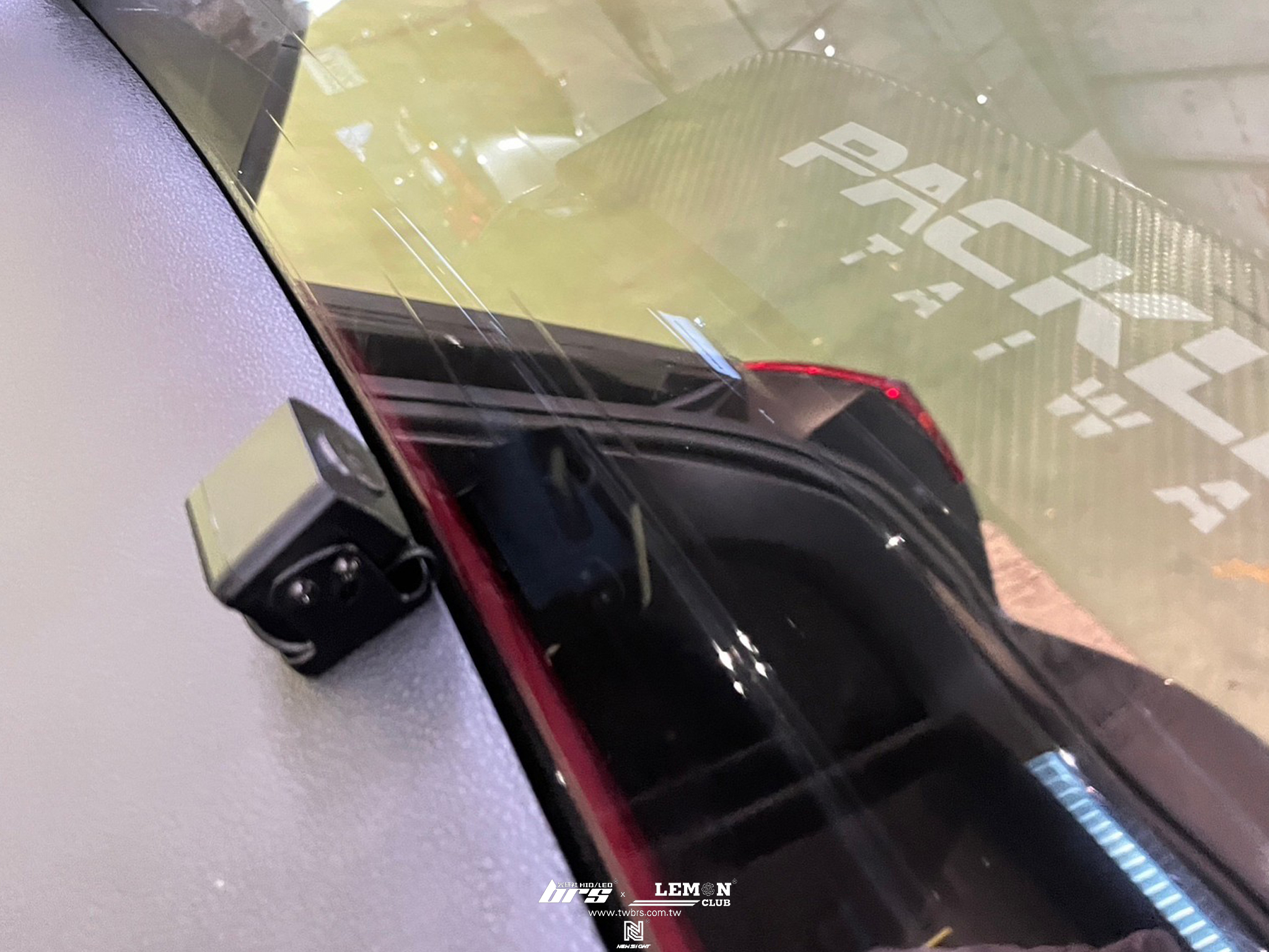 Volkswagen Passat B8 安裝 DOD RZW988 行車紀錄器+後座腳窩燈