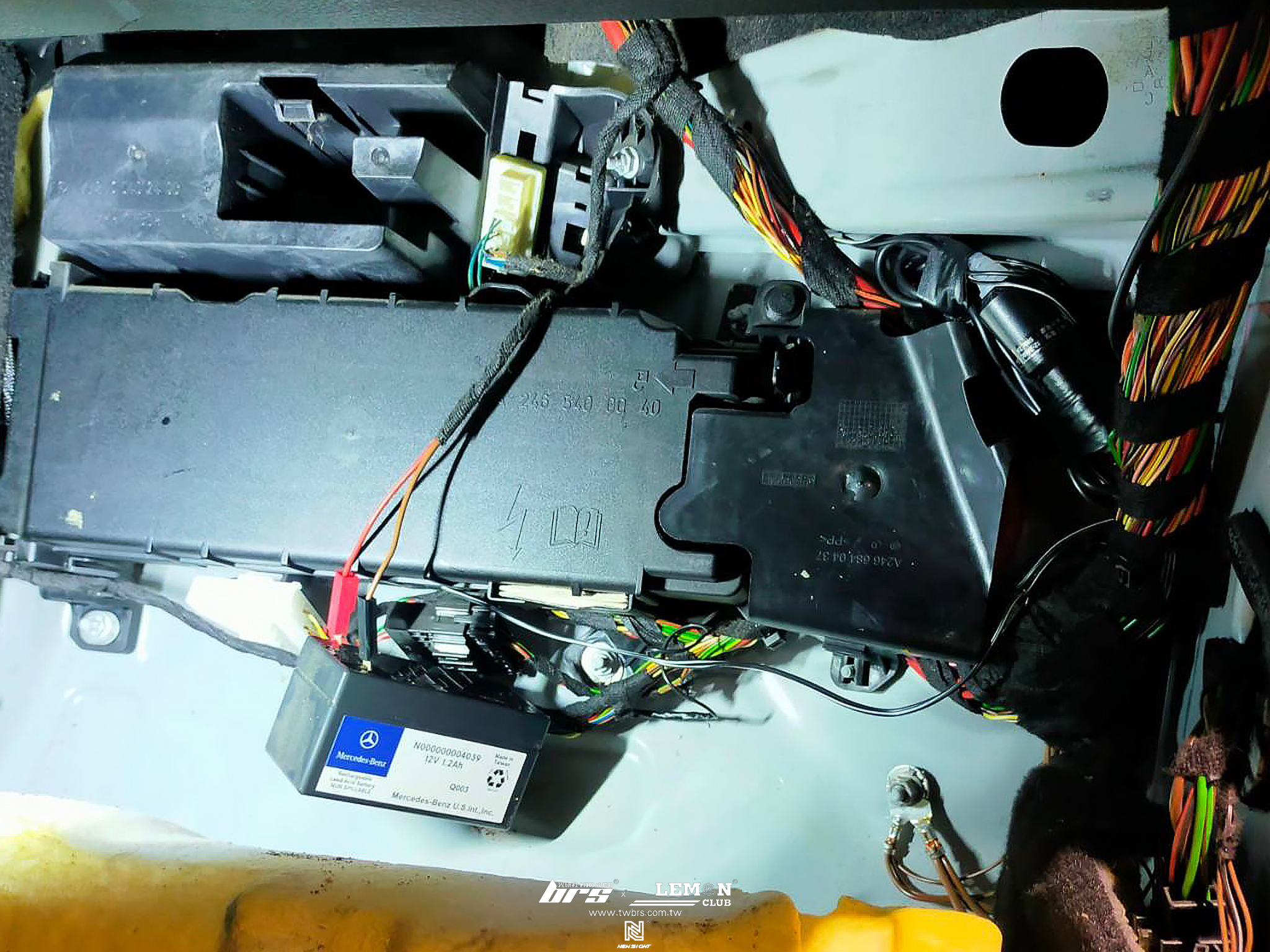 Benz W246 B200 安裝 輔助電瓶