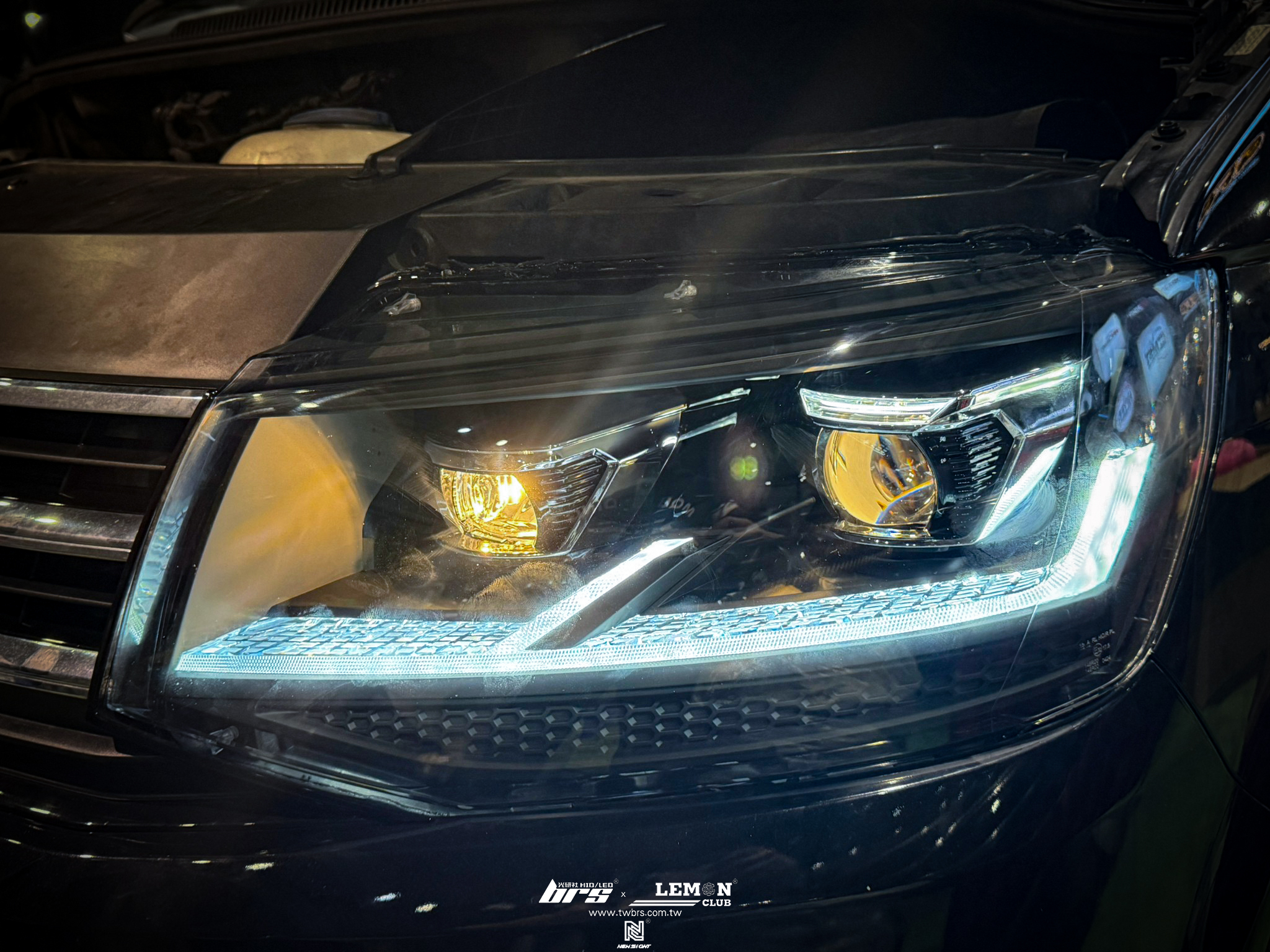 Volkswagen T6.1 安裝 遠近燈雙光源+副廠LED流水尾燈