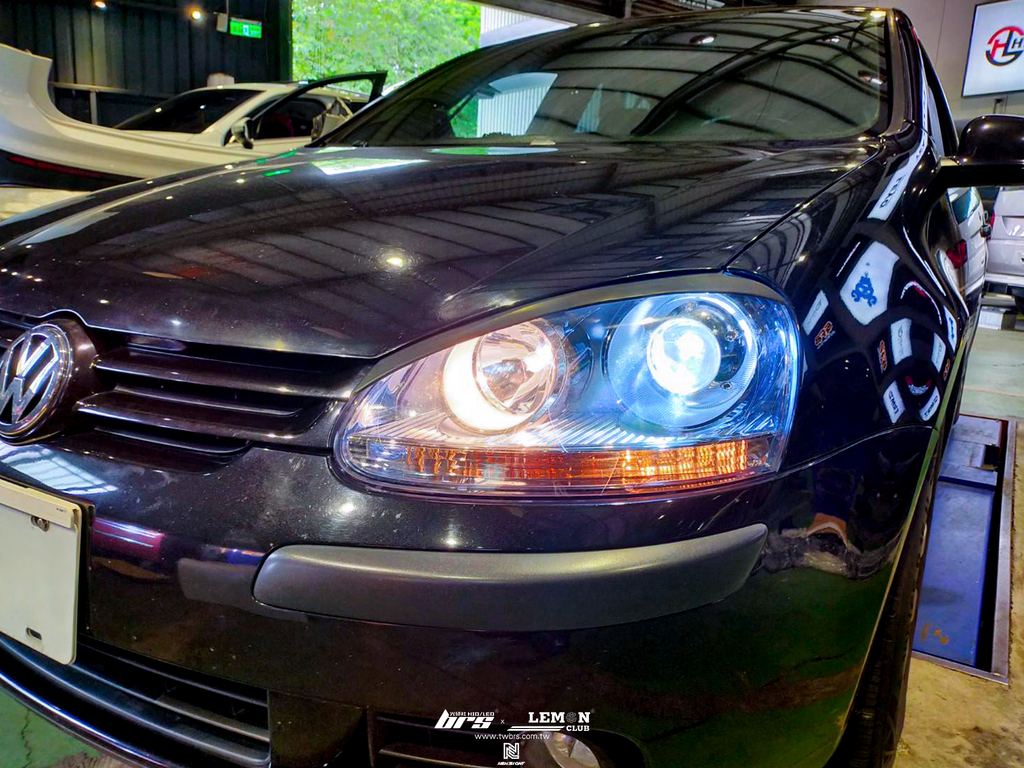 Volkswagen Golf 5 安裝 魚眼大燈總成