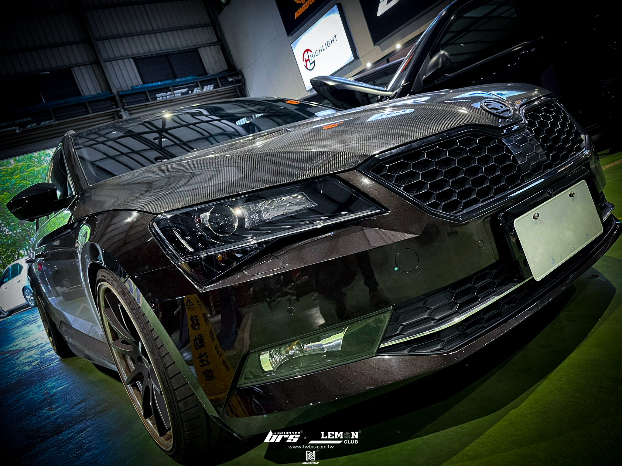 Skoda Superb MK3 安裝 原廠高階矩陣大燈