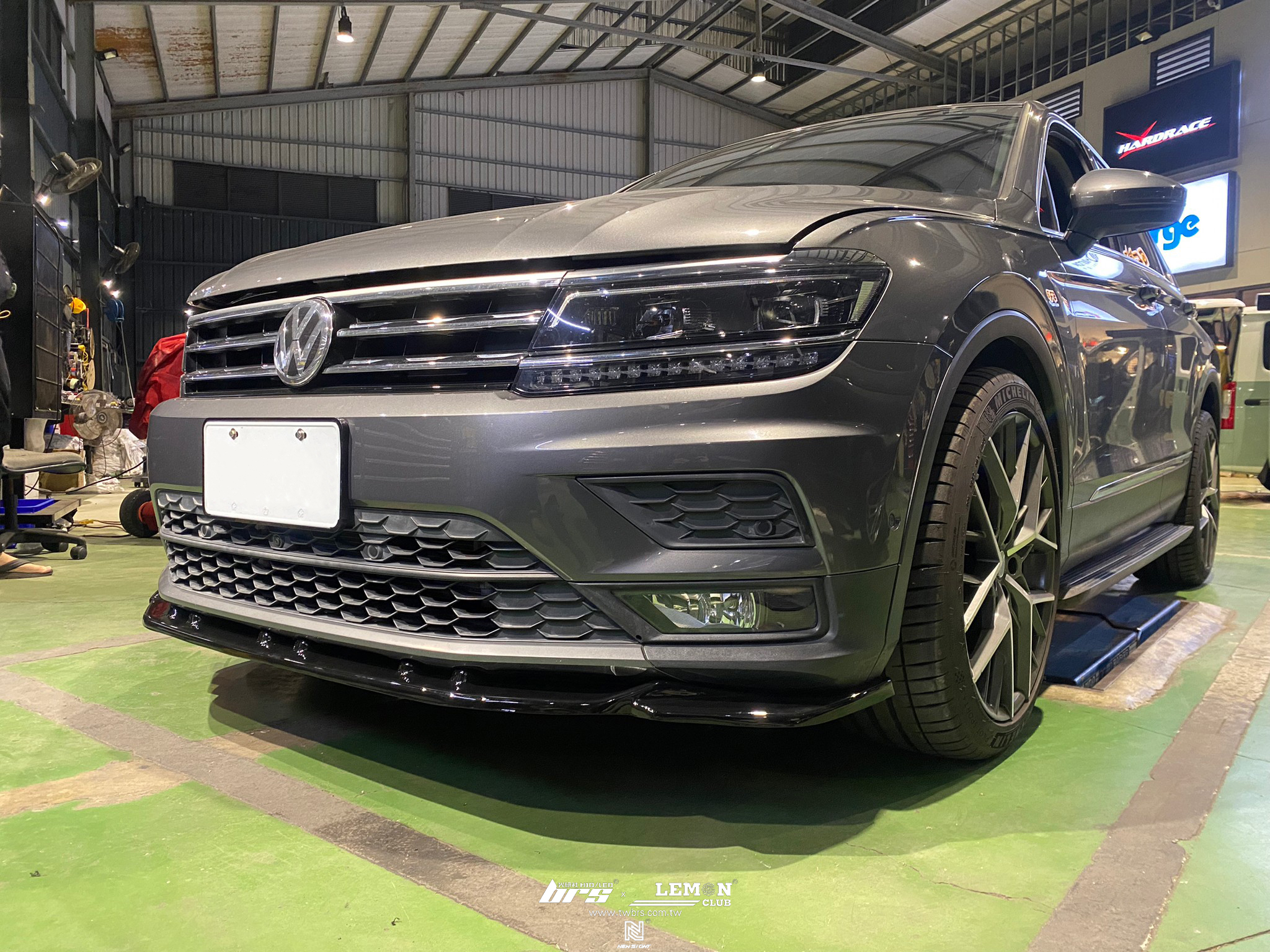 Volkswagen New Tiguan 安裝 類MAX前下巴
