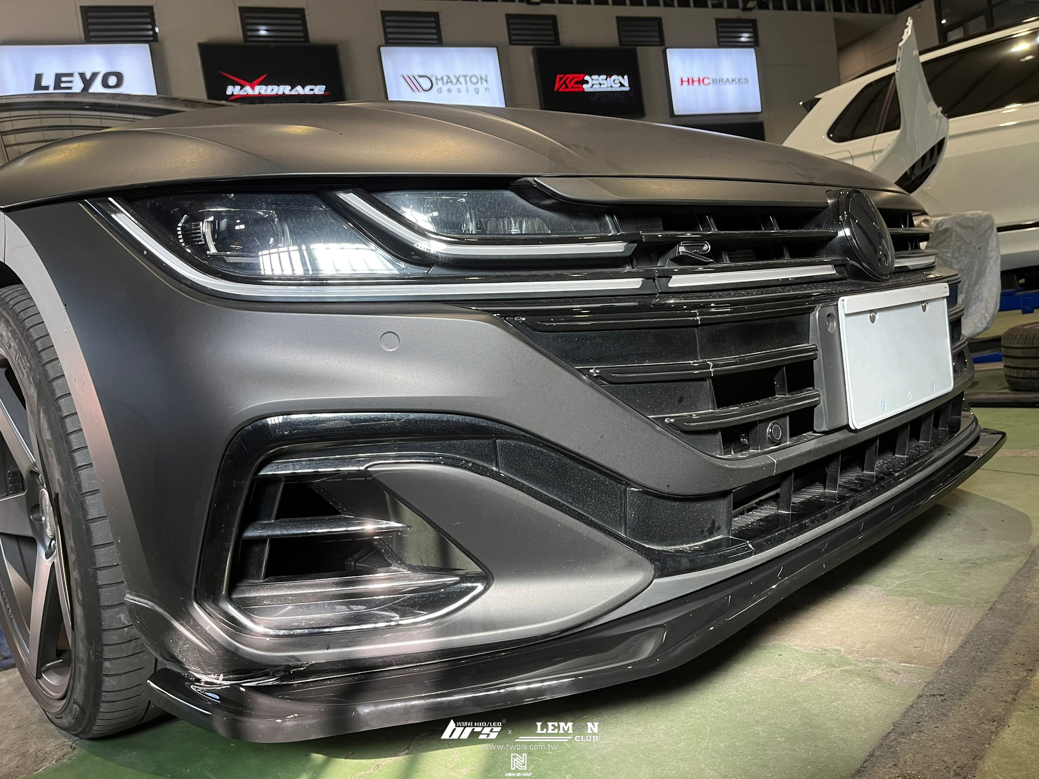 Volkswagen Arteon R 保養(德國Rheinol萊茵機油5W30+原廠洩油螺絲+原廠洩油螺絲墊片+原廠機油芯)+類MAX前下巴