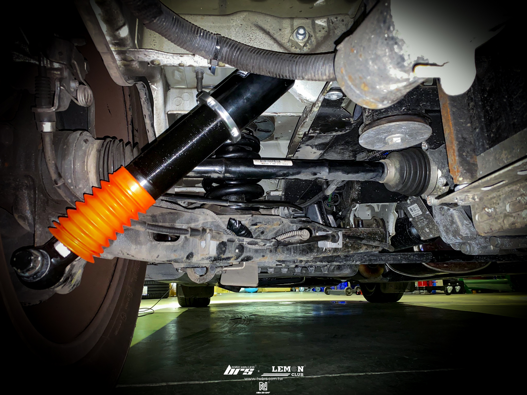 Volkswagen T6.1 安裝 SF Racing高低軟硬可調避震器+HUNTER 3D電腦四輪定位