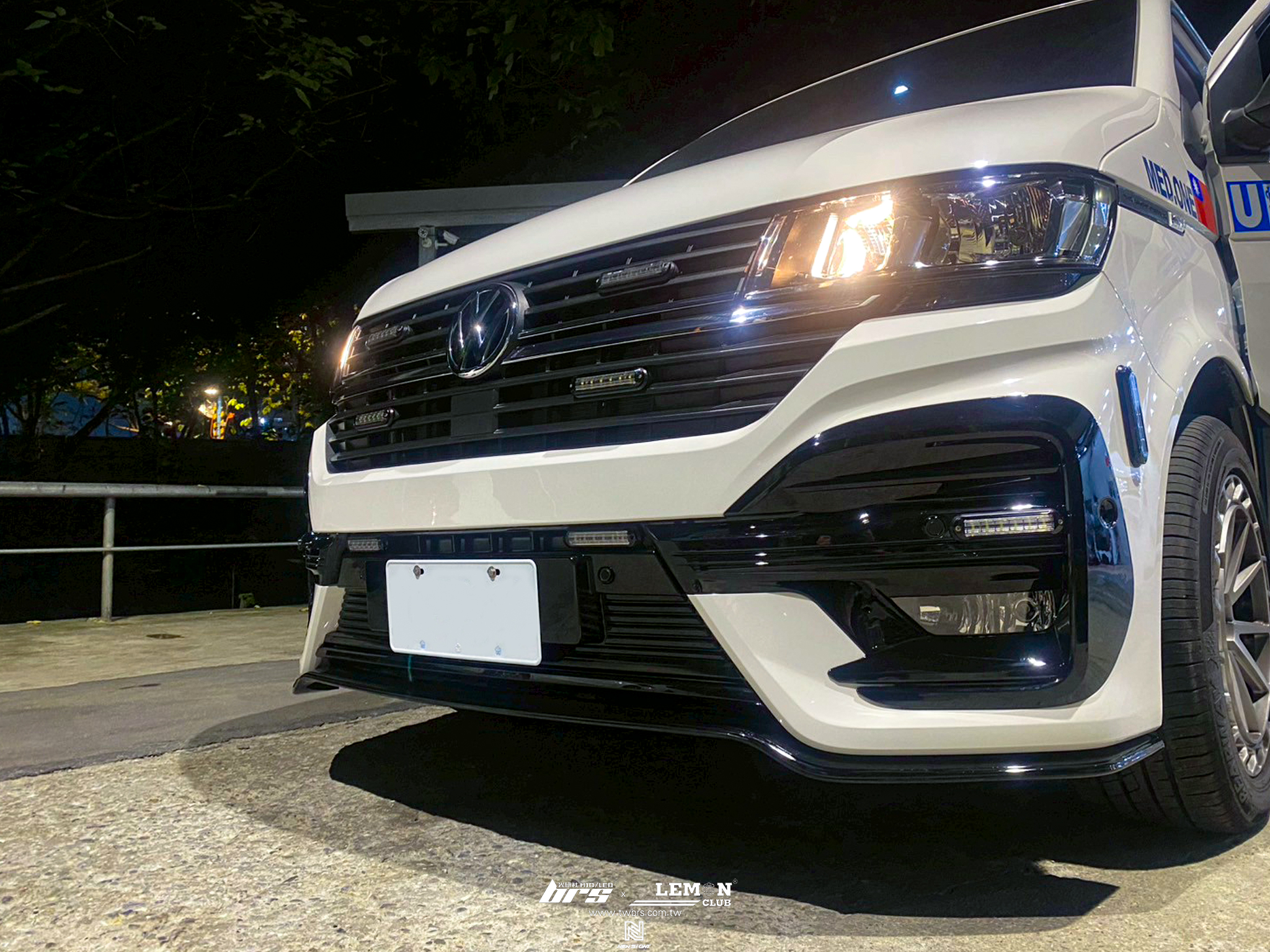 Volkswagen T6.1 安裝 LV-R前保桿+前下巴