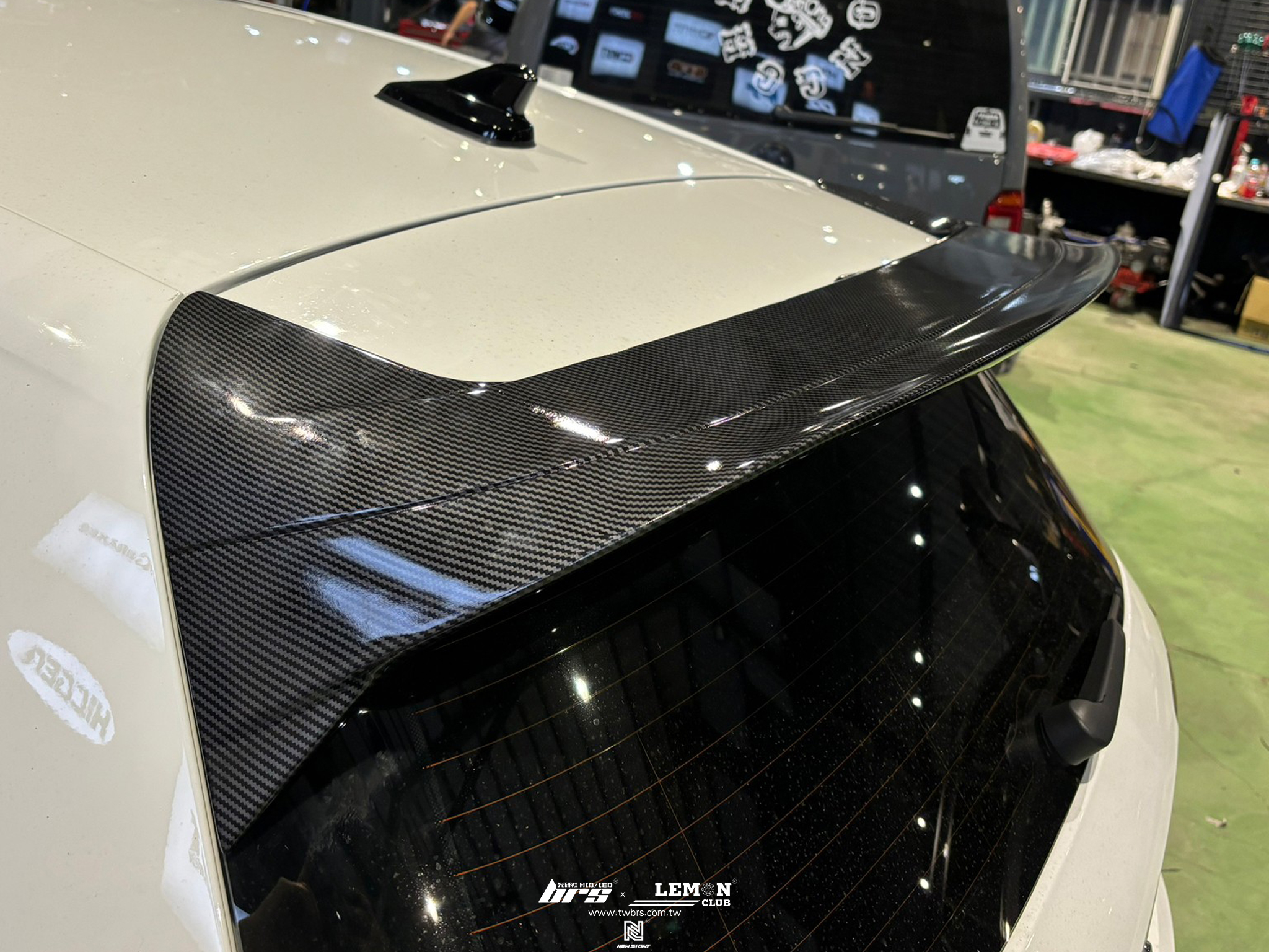 Volkswagen Golf 8 安裝 CS款水轉印尾翼