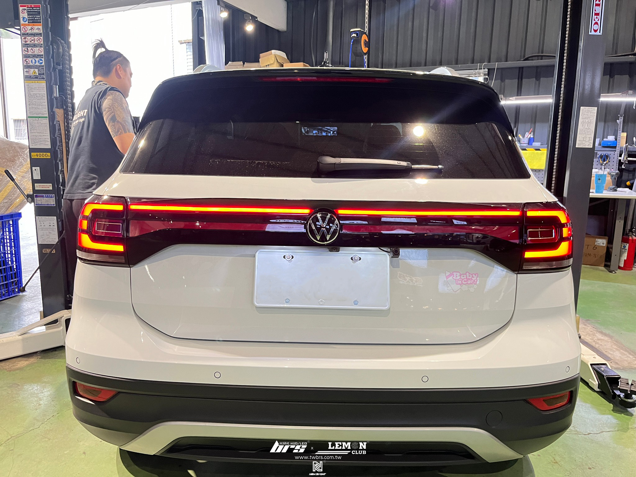 Volkswagen T-Cross 安裝 貫穿尾燈
