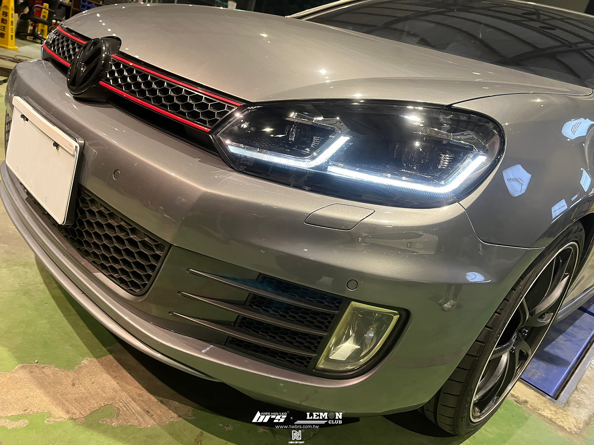 Volkswagen Golf 6 GTI 安裝 6改7.5銀線魚眼大燈總成+Highlight SS款(高階款) 6500K LED+後視鏡流水方向燈+崁入式晴雨窗