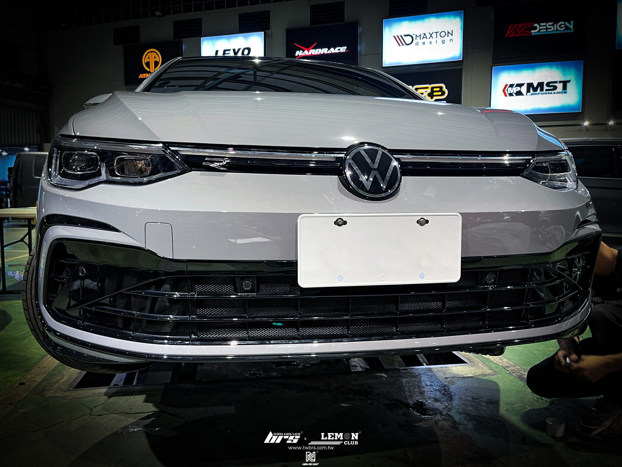 Volkswagen Golf 8 R-Line 安裝 保桿防跳石網