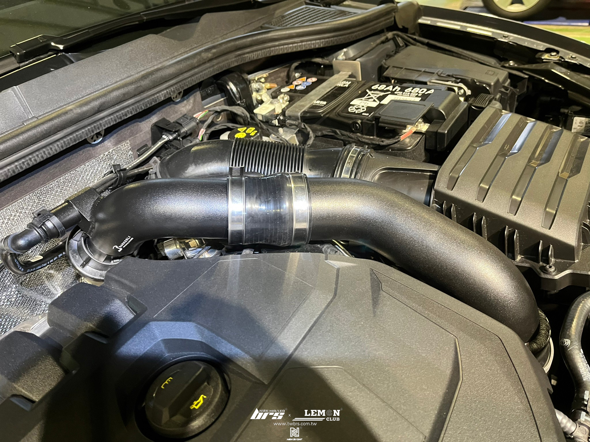 Volkswagen Golf 8 Variant 安裝 EA211 EVO 渦輪管+後桶R標+Pipercross空氣濾芯