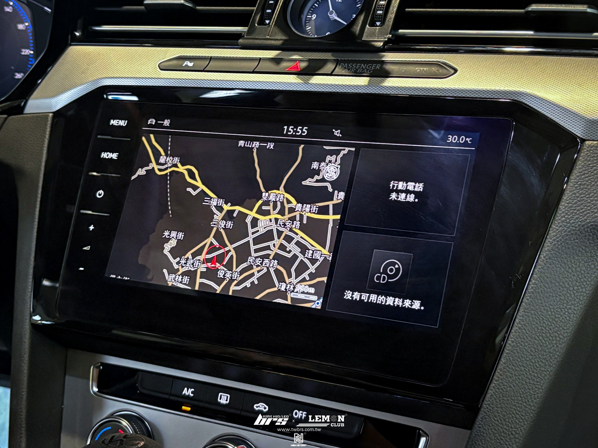 Volkswagen Passat B8 安裝 原廠9.2吋觸碰螢幕+亮黑框+原廠MIB導航主機+原廠MQB扁型主機導航天線