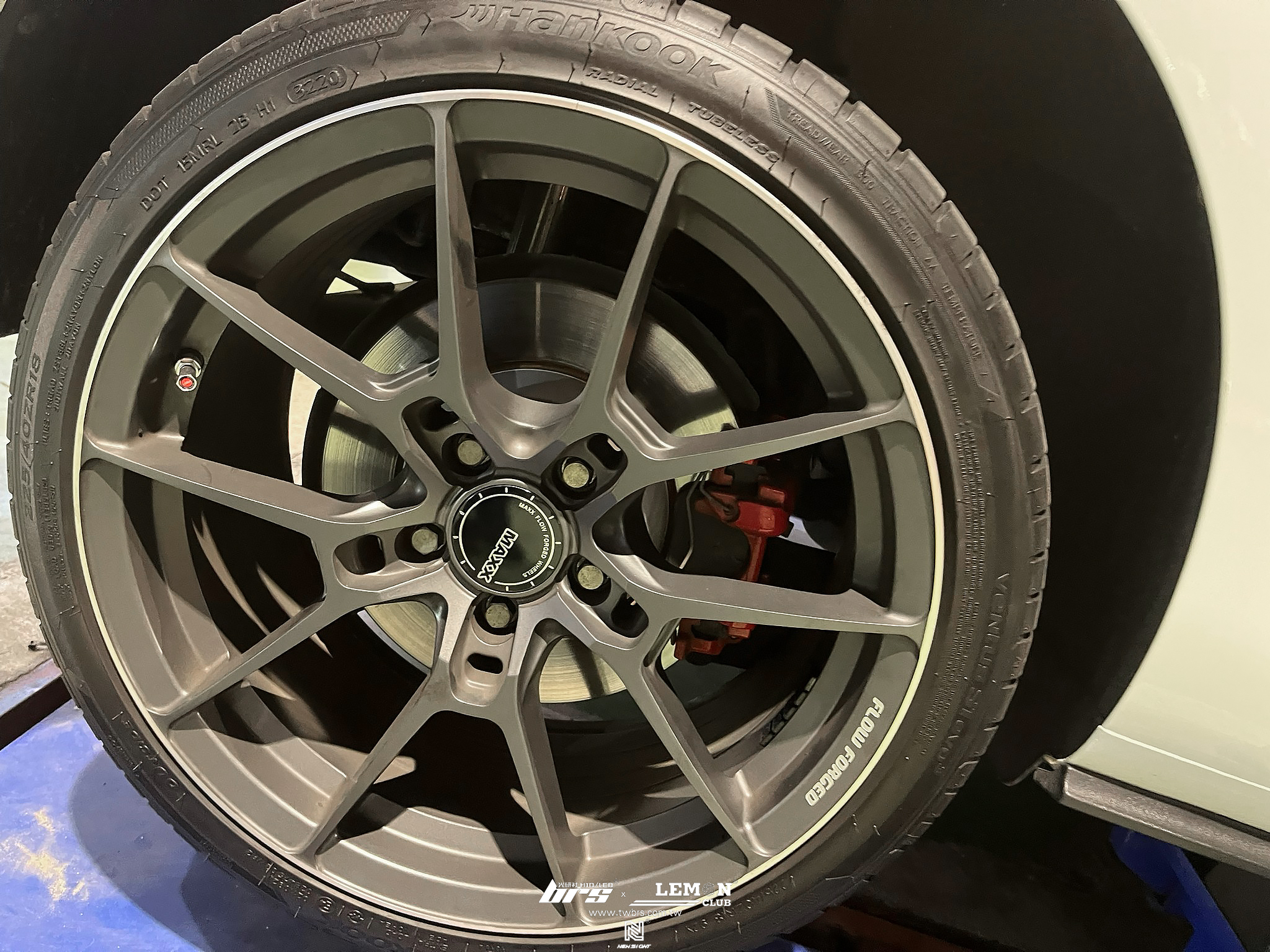 Volkswagen Golf 7.5 安裝 原廠直接式胎壓(二代胎壓)+ORO金屬氣嘴(銀色)+LED後車廂燈