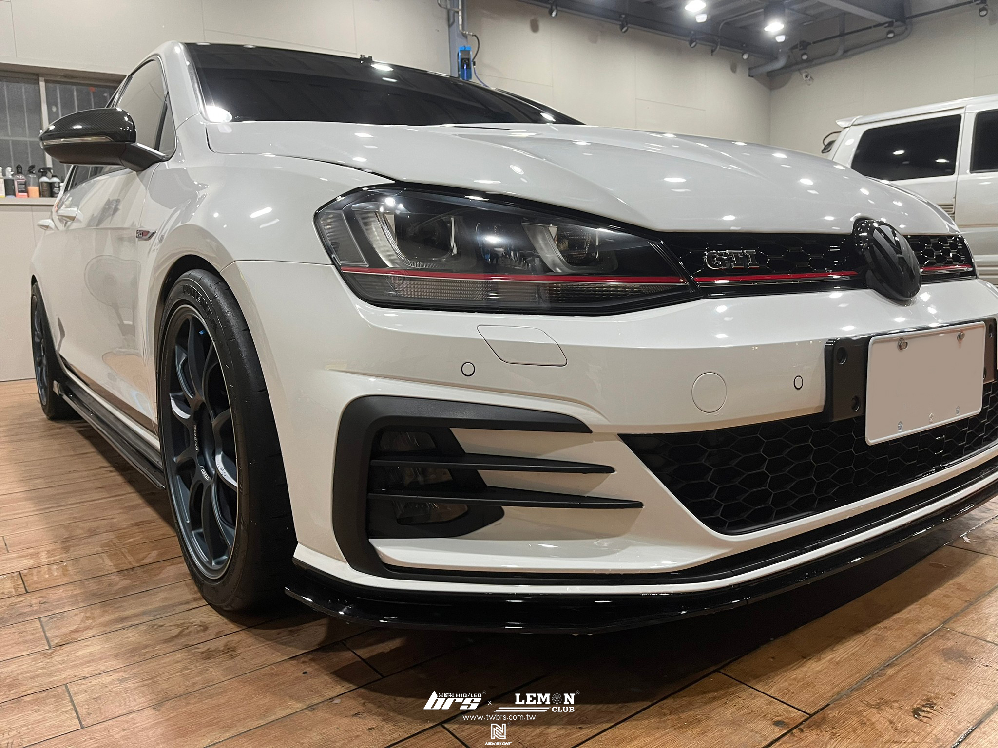 Volkswagen Golf 7 GTI 安裝 7改7.5GTI前保桿+BOSCH高階雙音蝸牛汽車喇叭+類TCR前下巴+杏合醫療級MQB冷氣空調濾芯+MQB外置空氣濾芯