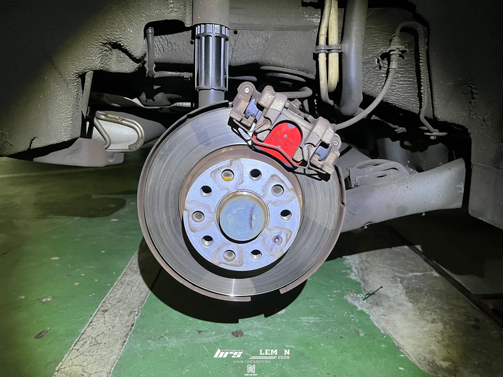 Skoda Karoq 安裝 VARTA LN3 70AH電瓶更換+後Brembo來令片(紅皮)