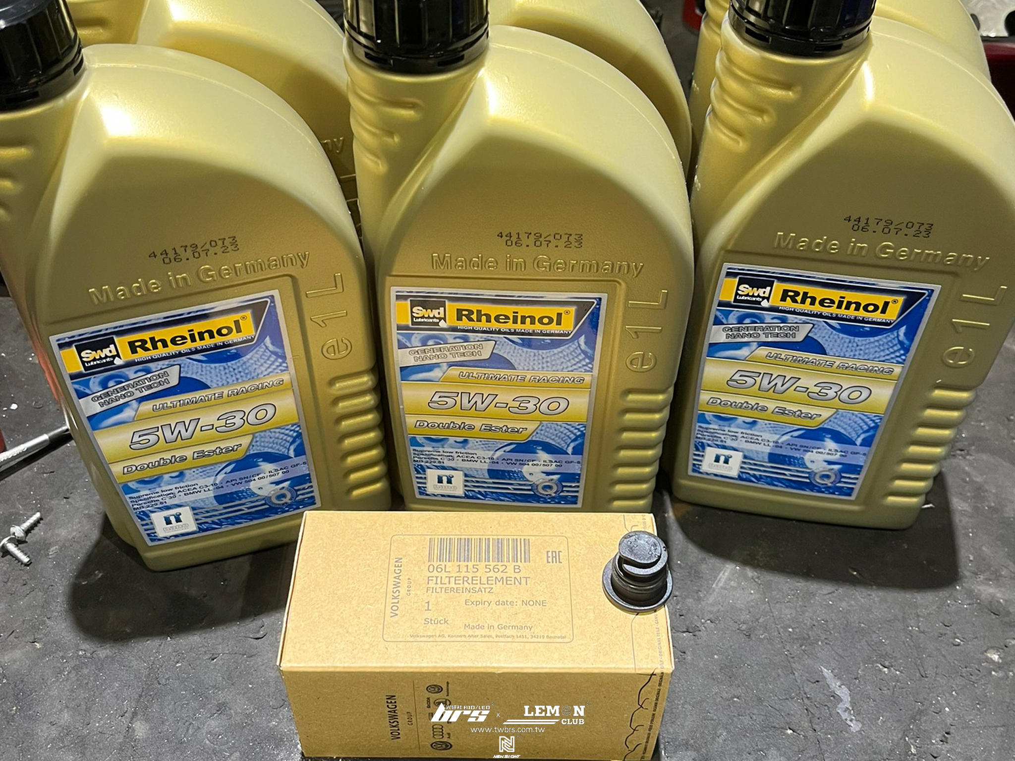 Volkswagen New Tiguan 保養(德國Rheinol萊茵機油5W30+原廠機油芯+原廠洩油螺絲+原廠洩油螺絲墊片)