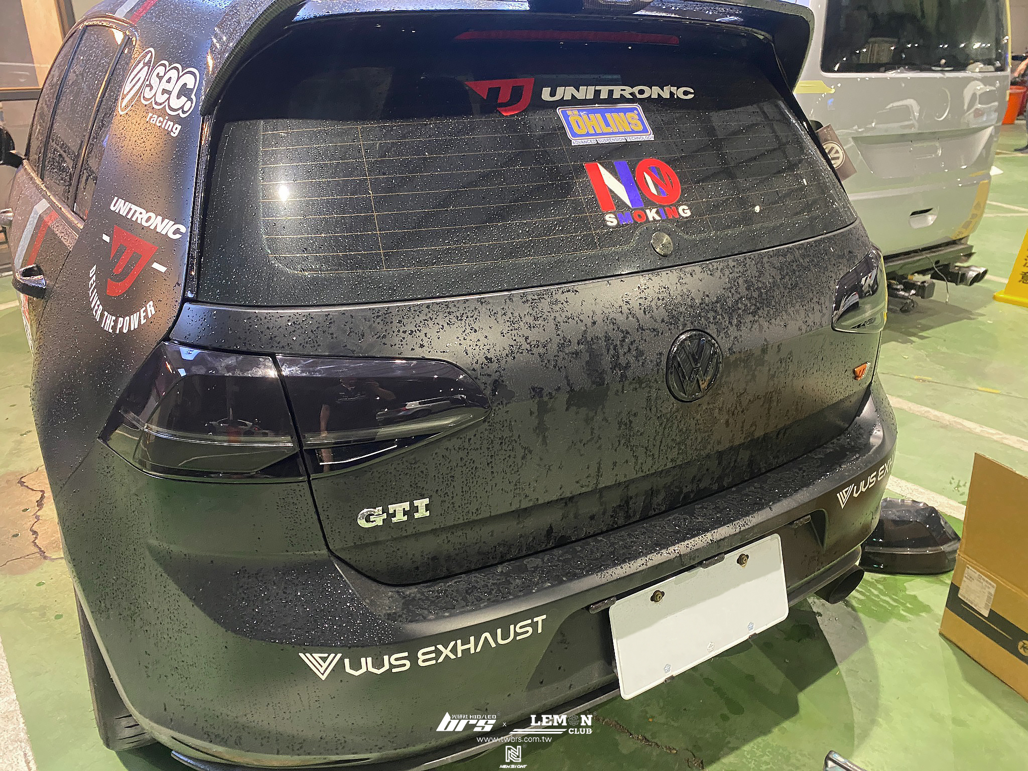 Volkswagen Golf 7 安裝 燻黑款流水LED尾燈