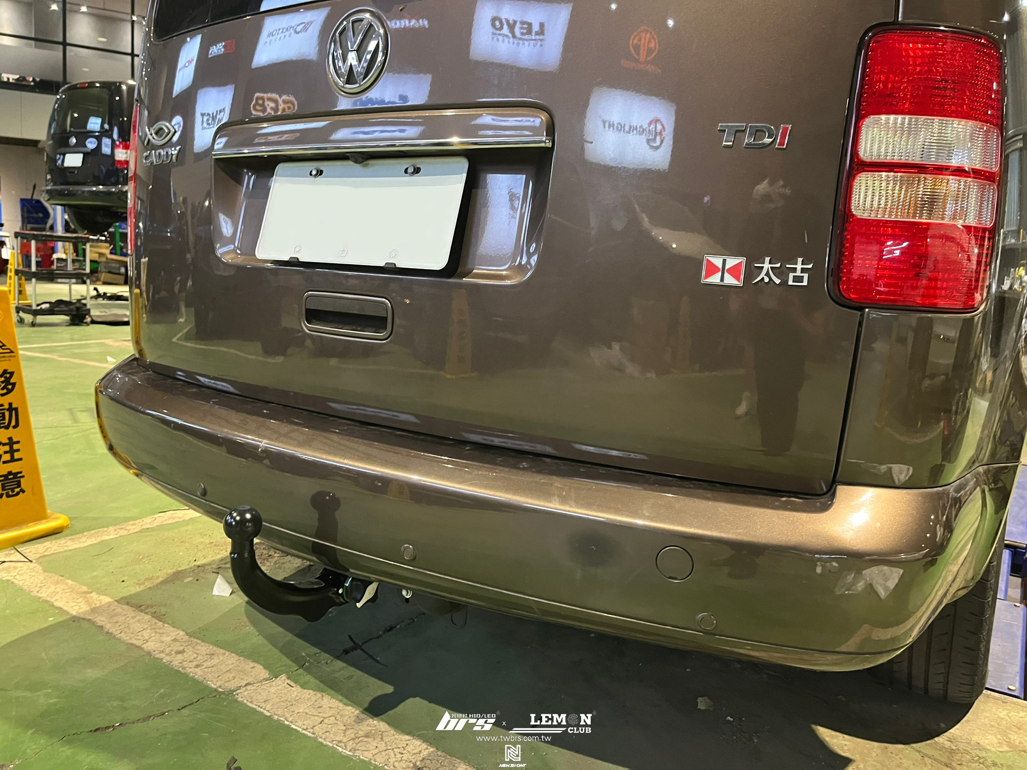 Volkswagen Caddy 安裝 快拆式拖車勾+副廠拖車勾線組