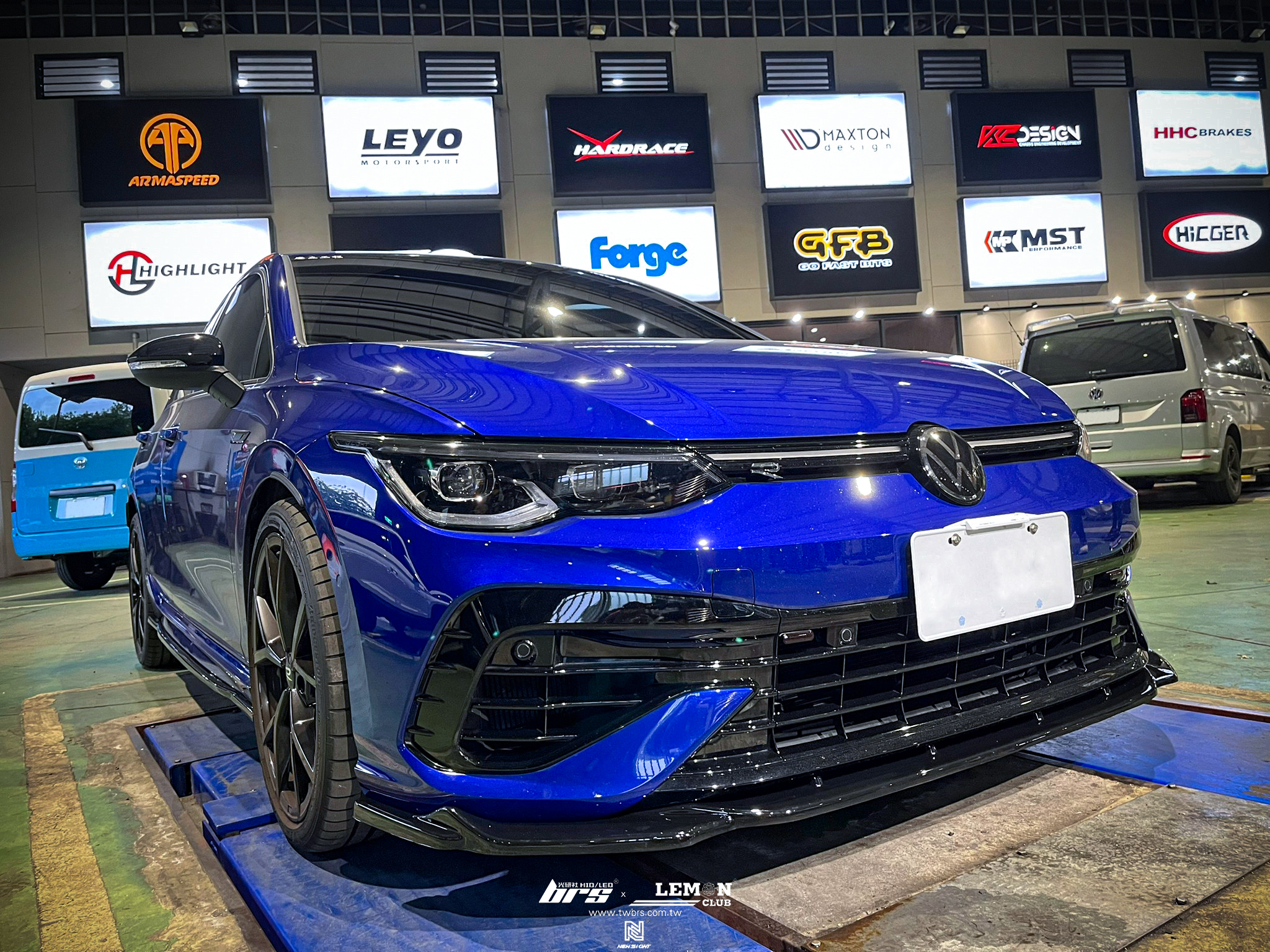 Volkswagen Golf 8 R 安裝 類MAX前下巴V4+類MAX側裙V2