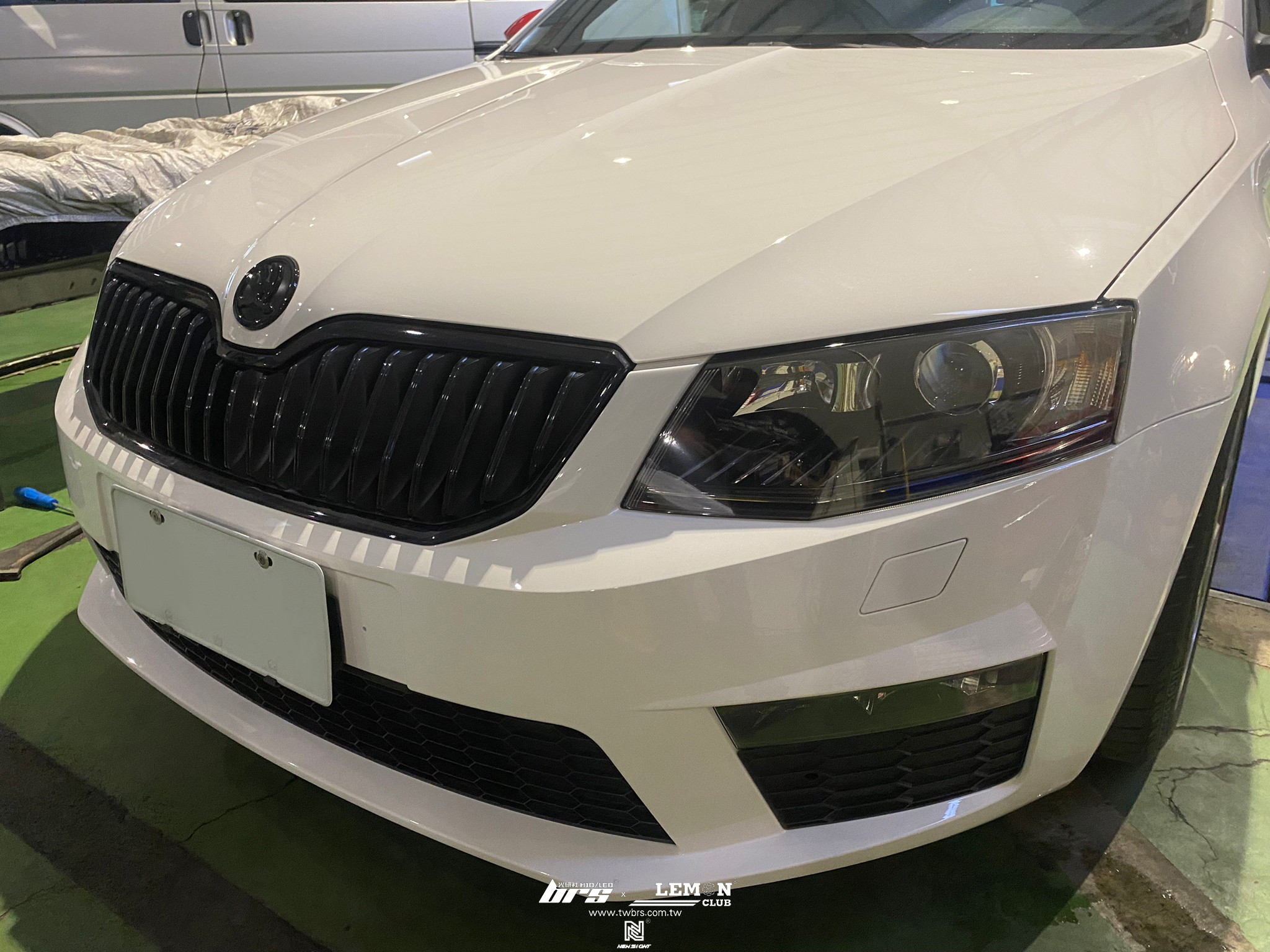 Skoda Octavia 安裝 前保桿