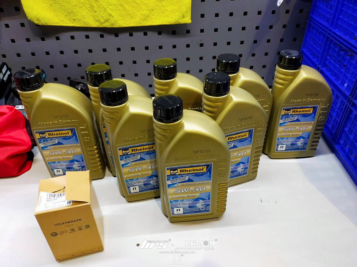 Volkswagen T6 小保養(萊茵5W30雙酯類機油) 安裝 SPORTLINE前中包+SPORTLINE前中包專用下巴+英國風方型側邊防撞桿(側裙)+英國風尾翼