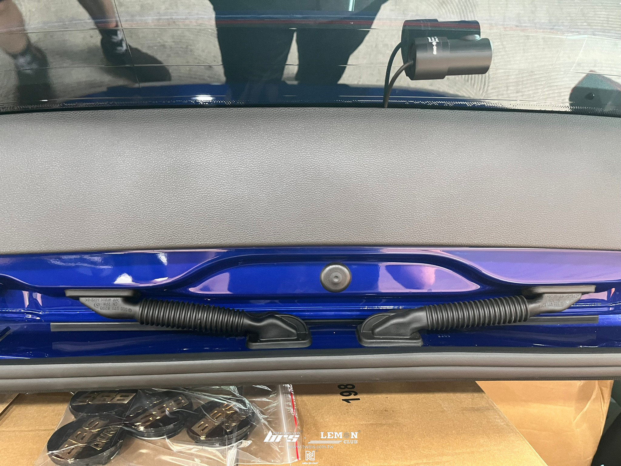 Volkswagen Golf 8 安裝 MQB後車箱線束護管+後視鏡流水方向燈