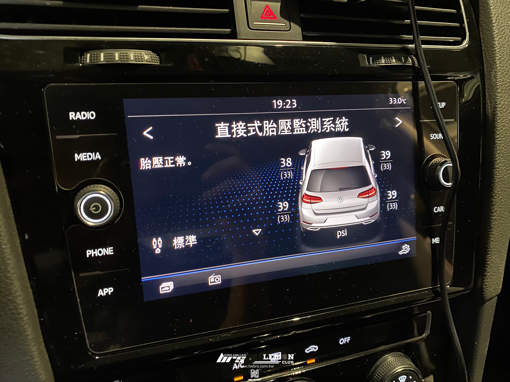 Volkswagen Golf 7 安裝 原廠直接式胎壓(二代胎壓)+ORO金屬氣嘴(黑色)