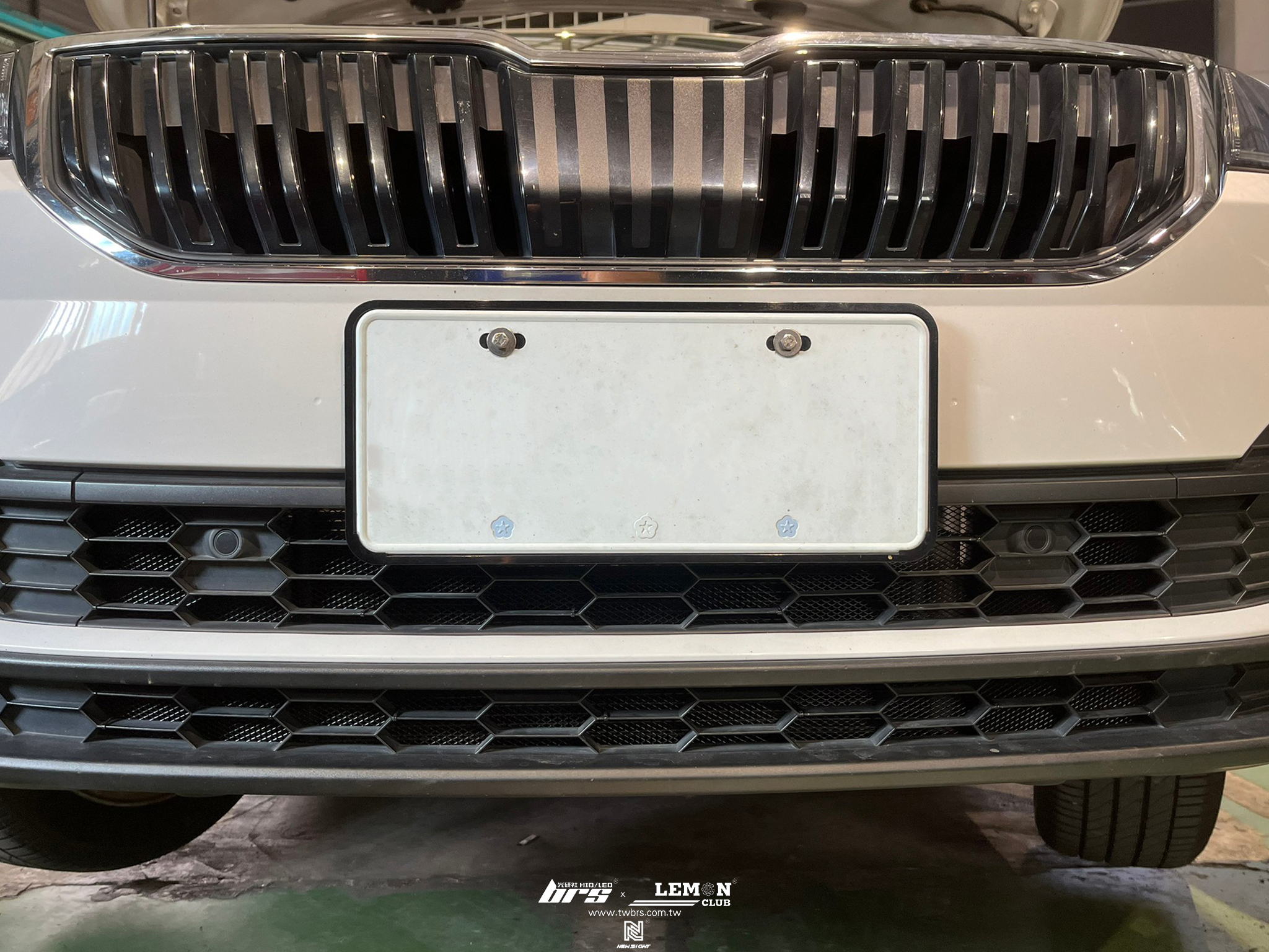 Skoda Karoq 安裝 Brembo後來令片(紅皮)+保桿防跳石網