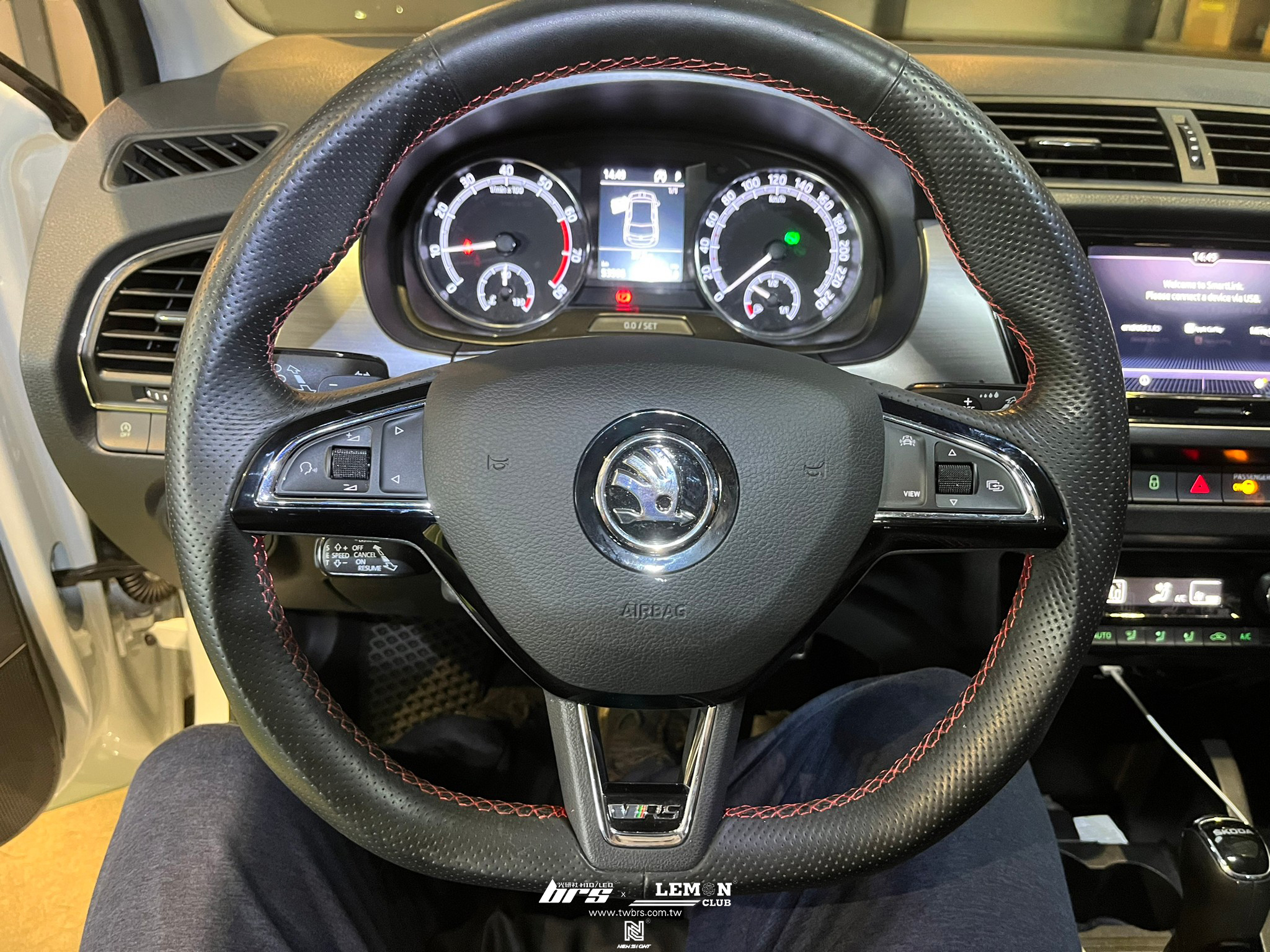 Skoda Fabia 安裝 多功能方向盤滾輪