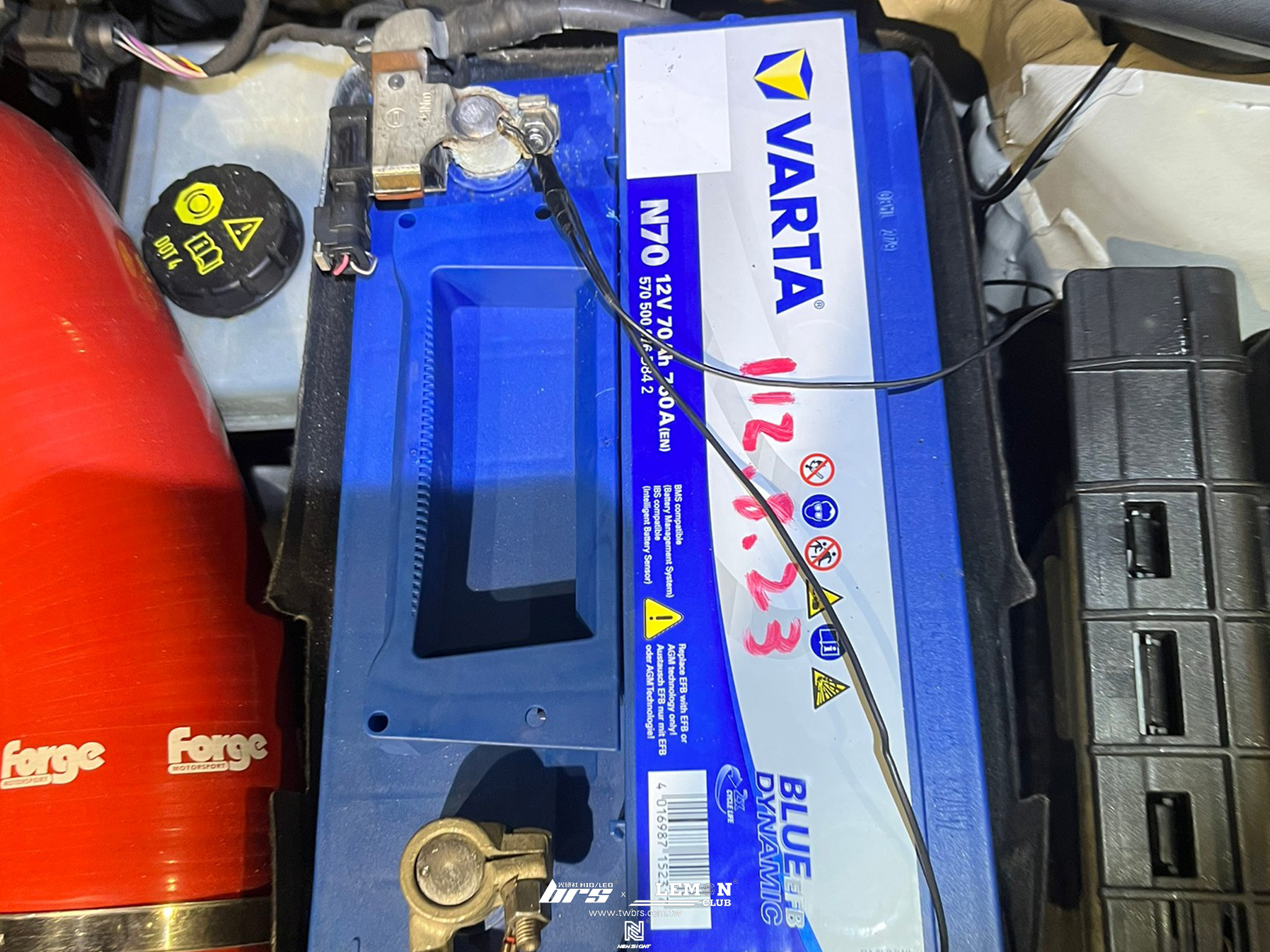 Volkswagen Golf 7.5 GTI 安裝 VARTA 70AH 電瓶