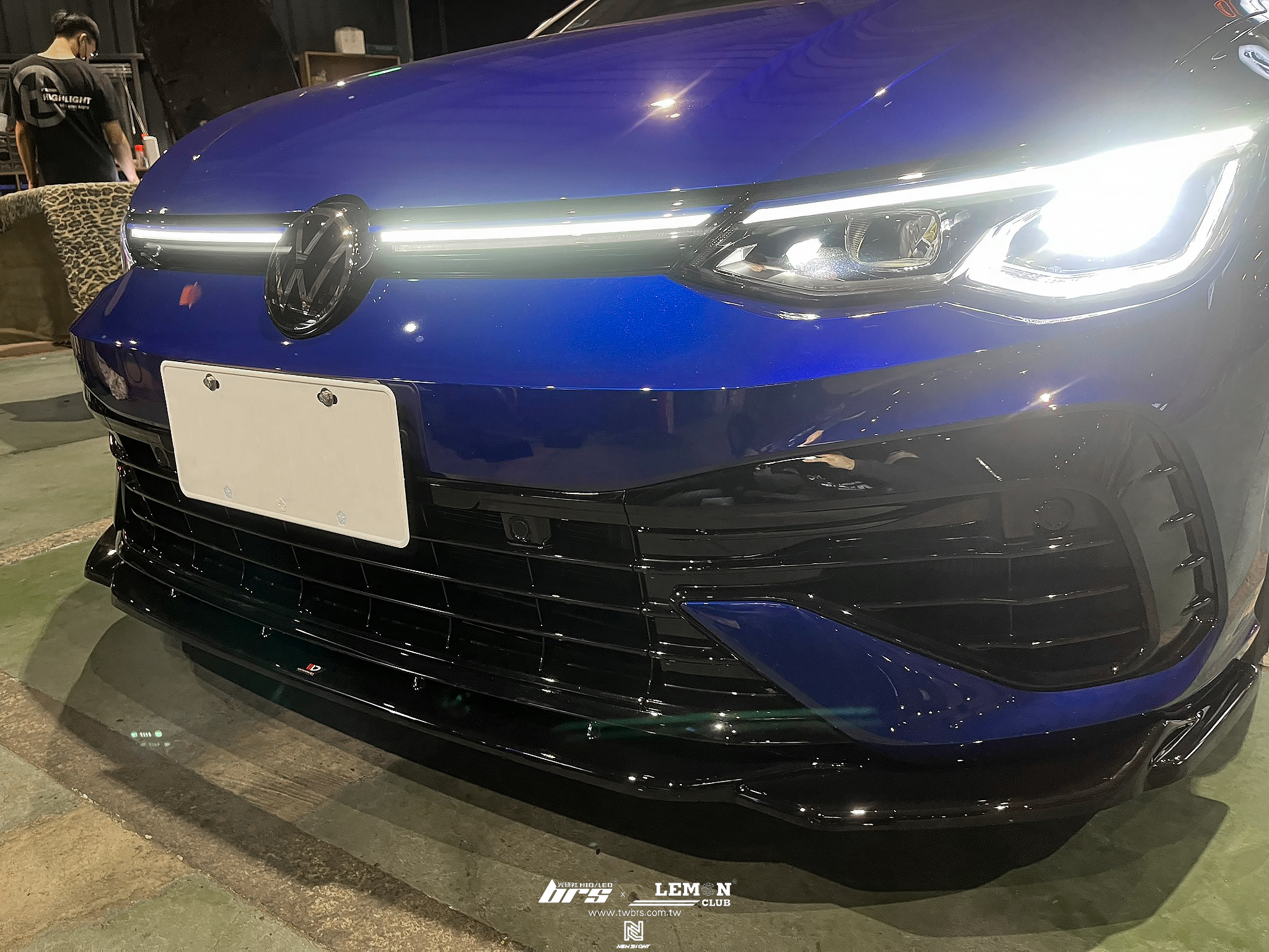 Volkswagen Golf 8 R 安裝 類MAX前下巴+MAXTON貼紙貼紙