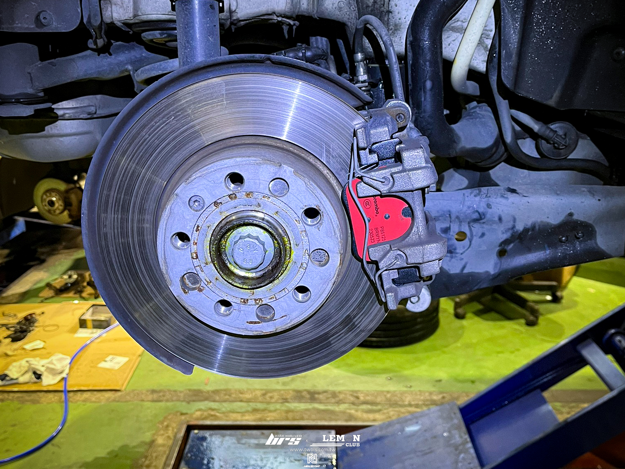 Volkswagen T-ROC 安裝 Brembo後來令片(紅皮)