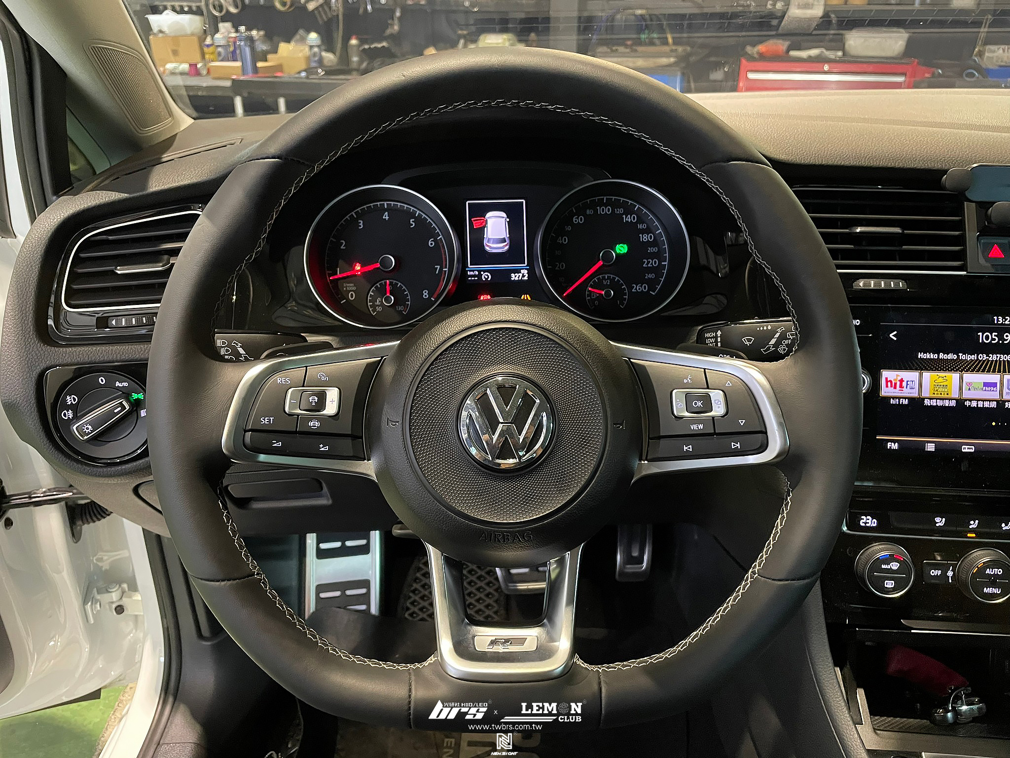 Volkswagen Golf 7.5 安裝 多功能方向盤帶換檔撥片+方向盤蜂巢氣囊蓋