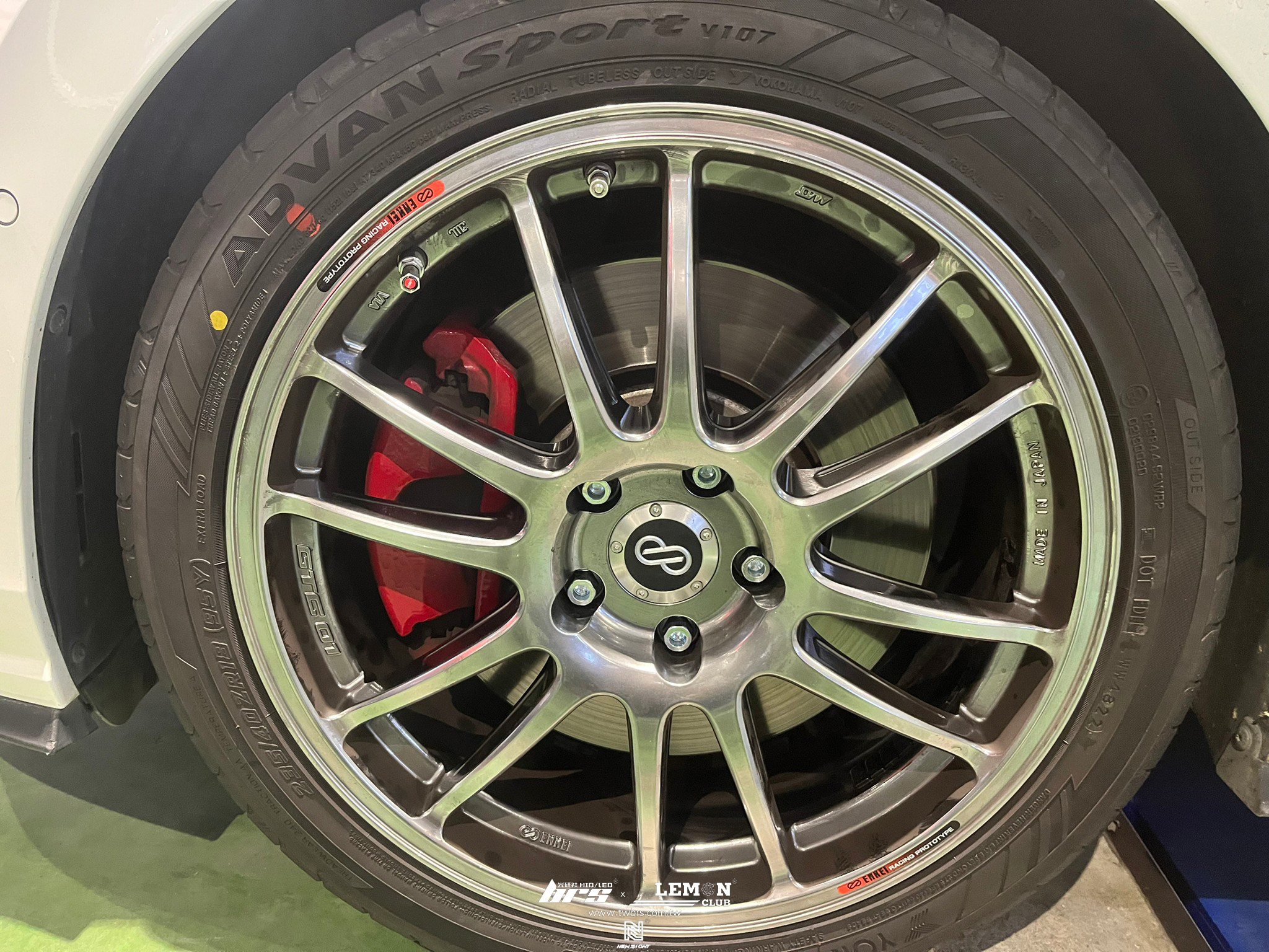 Volkswagen Golf 8 GTI 安裝 原廠直接式胎壓系統搭配ORO金屬銀氣嘴