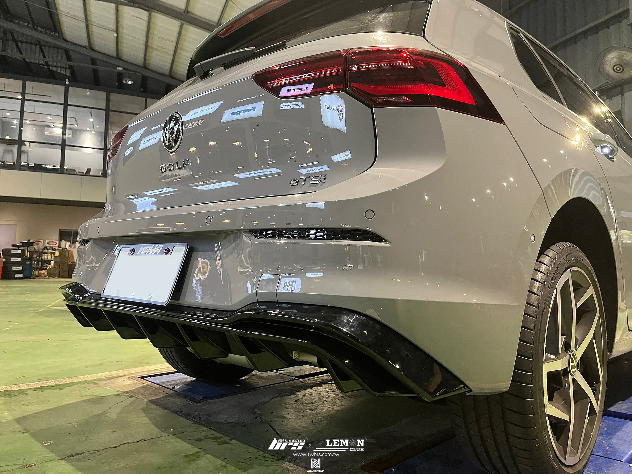 Volkswagen Golf 8 安裝 類MAX雙邊單出後下巴