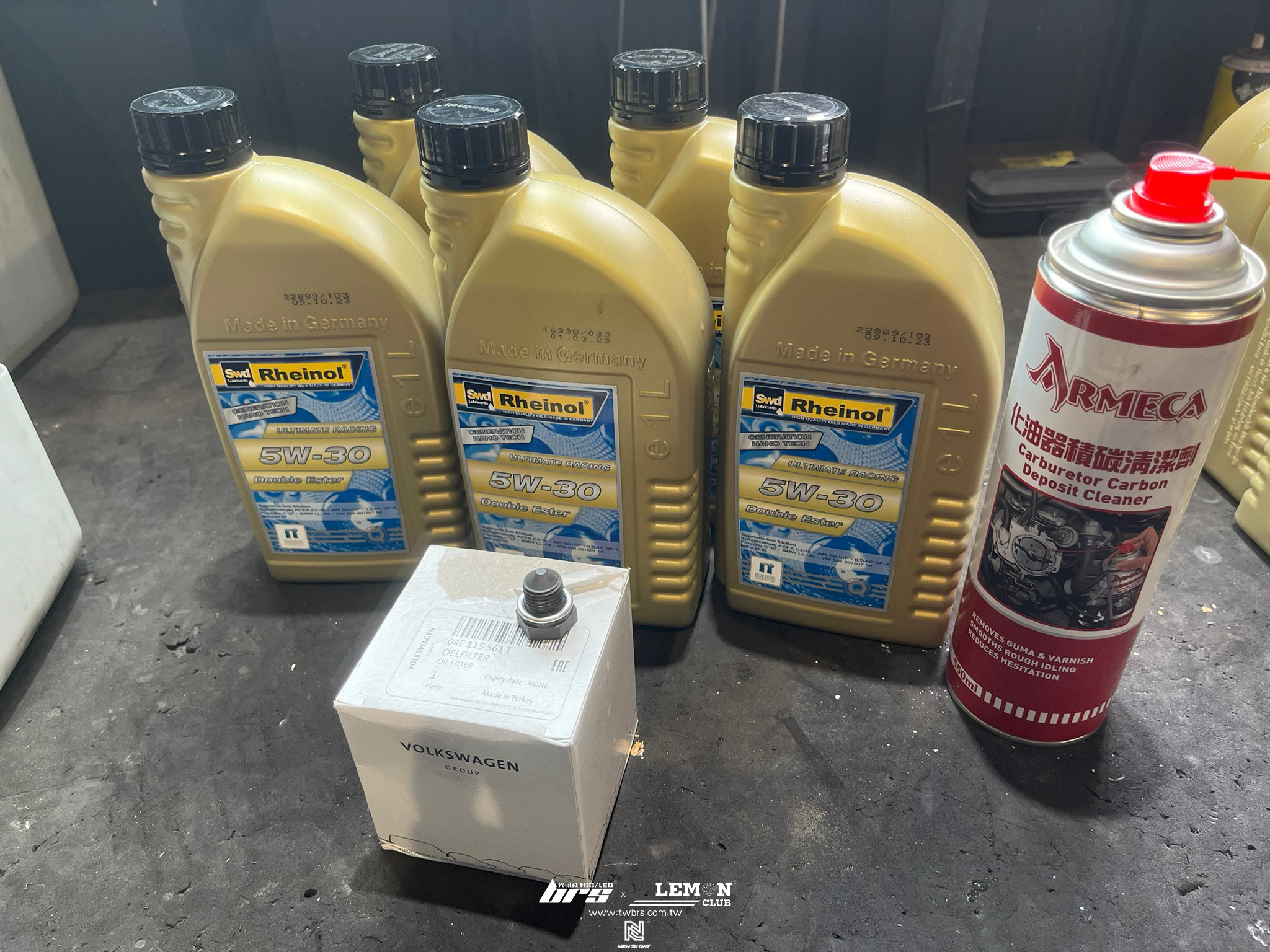 Skoda Octavia 保養(Rheinol萊茵機油5W30+原廠機油芯+原廠洩油螺絲+原廠洩油螺絲墊片)