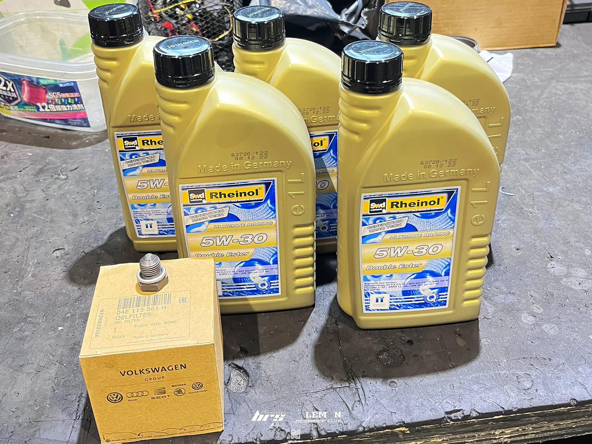 Volkswagen Touran 保養(萊茵機油5W30+洩油螺絲+墊片+原廠機油芯)