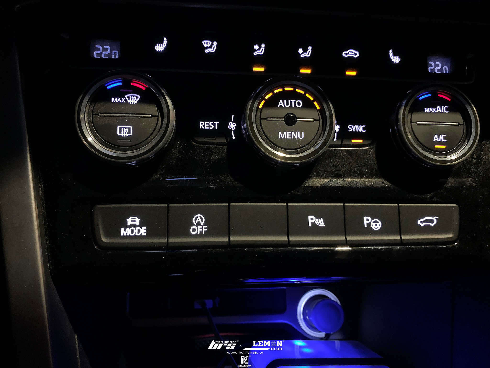 Volkswagen Touran 安裝 原廠高階大燈+數位儀表板+車道保持系統+自動停車系統