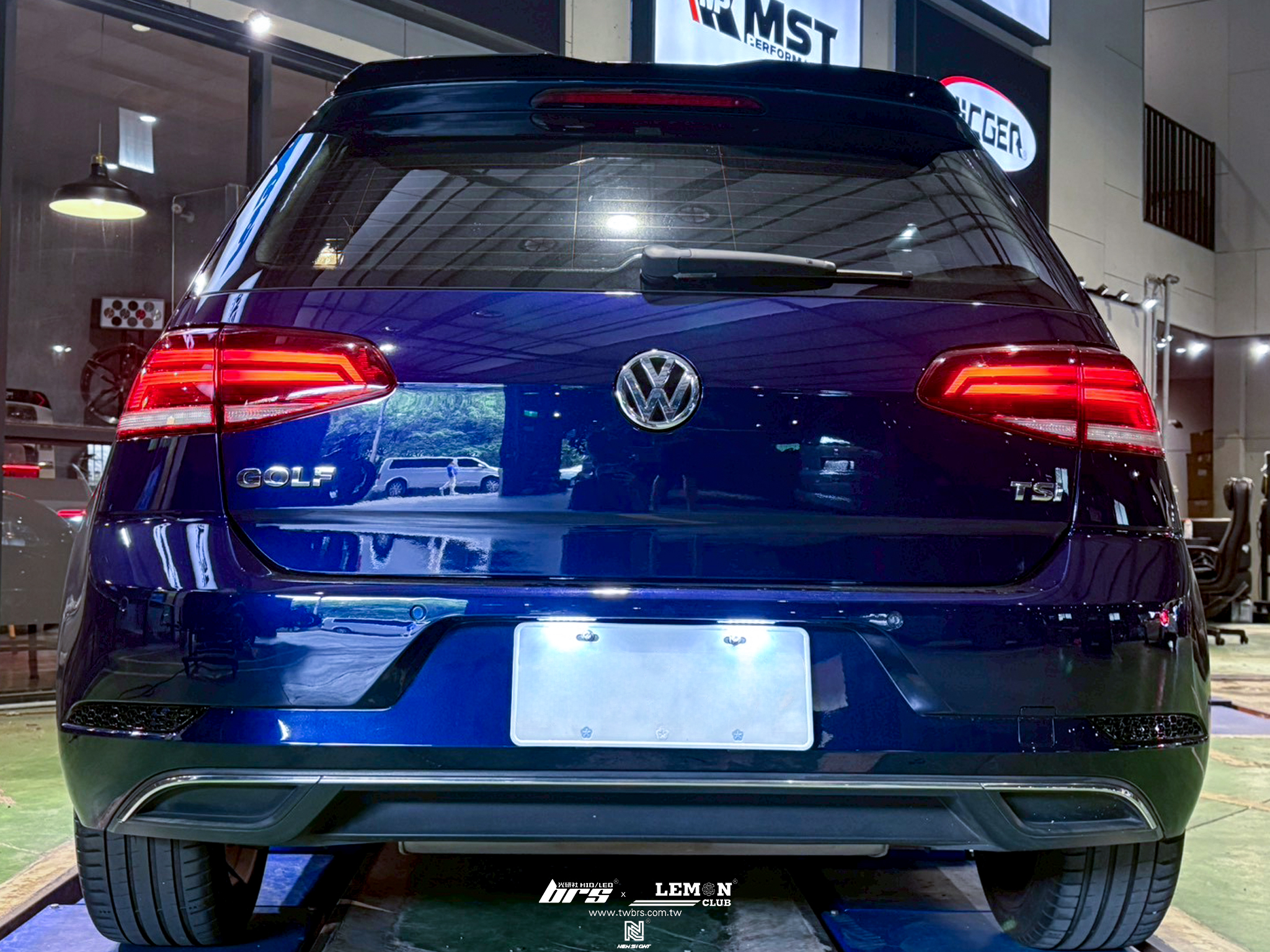 Volkswagen Golf 7 安裝 牌照燈+蜂巢反光片