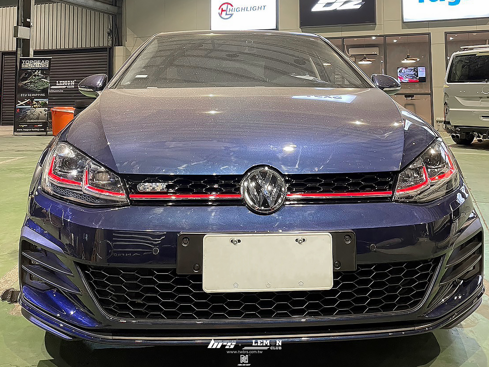 Volkswagen Golf 7 安裝 7改7.5紅線魚眼大燈總成+Highlight SS款(高階款) 6000K LED+7.5 GTI前保桿