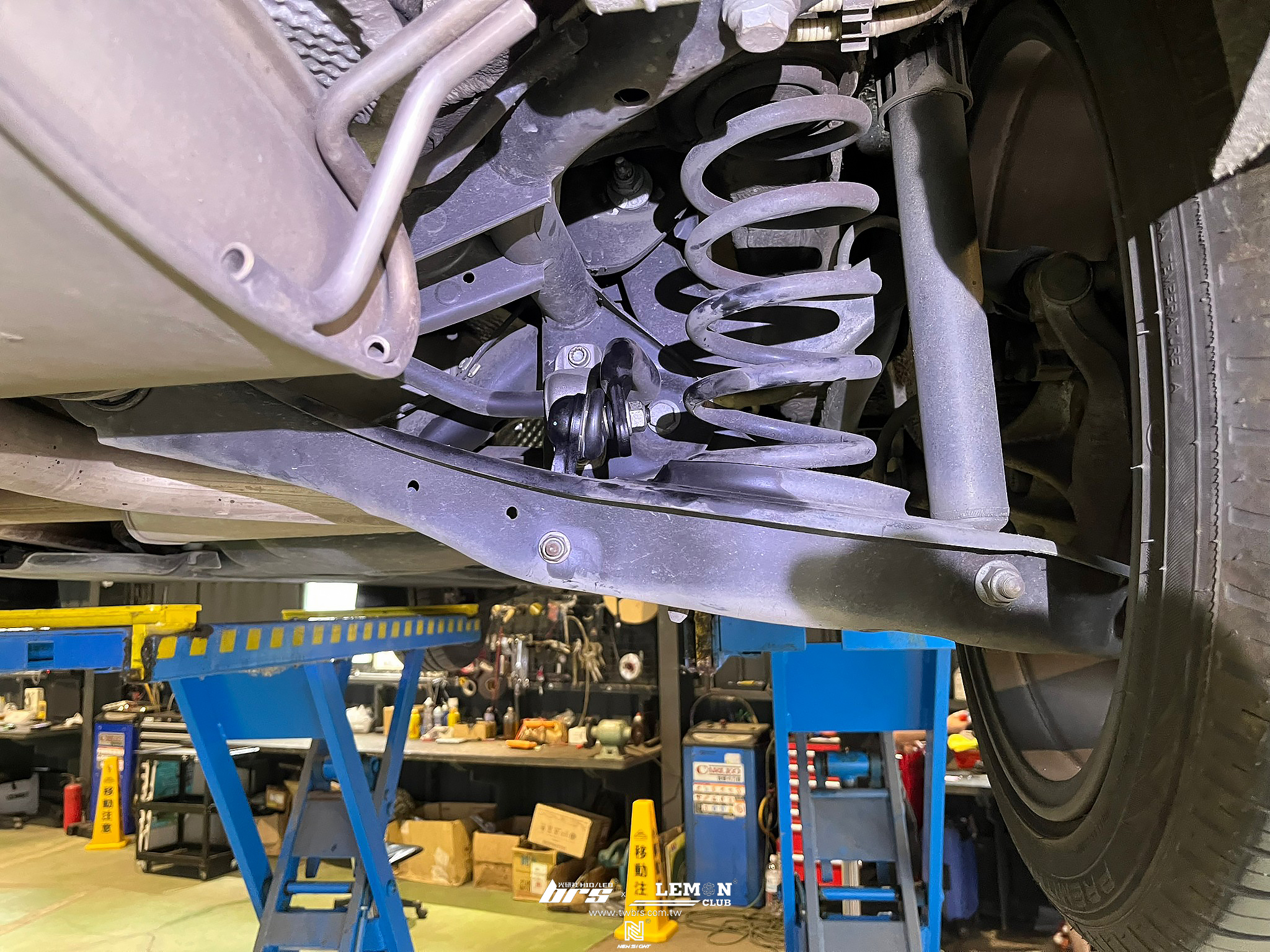 Volkswagen Touran 安裝 後李仔串