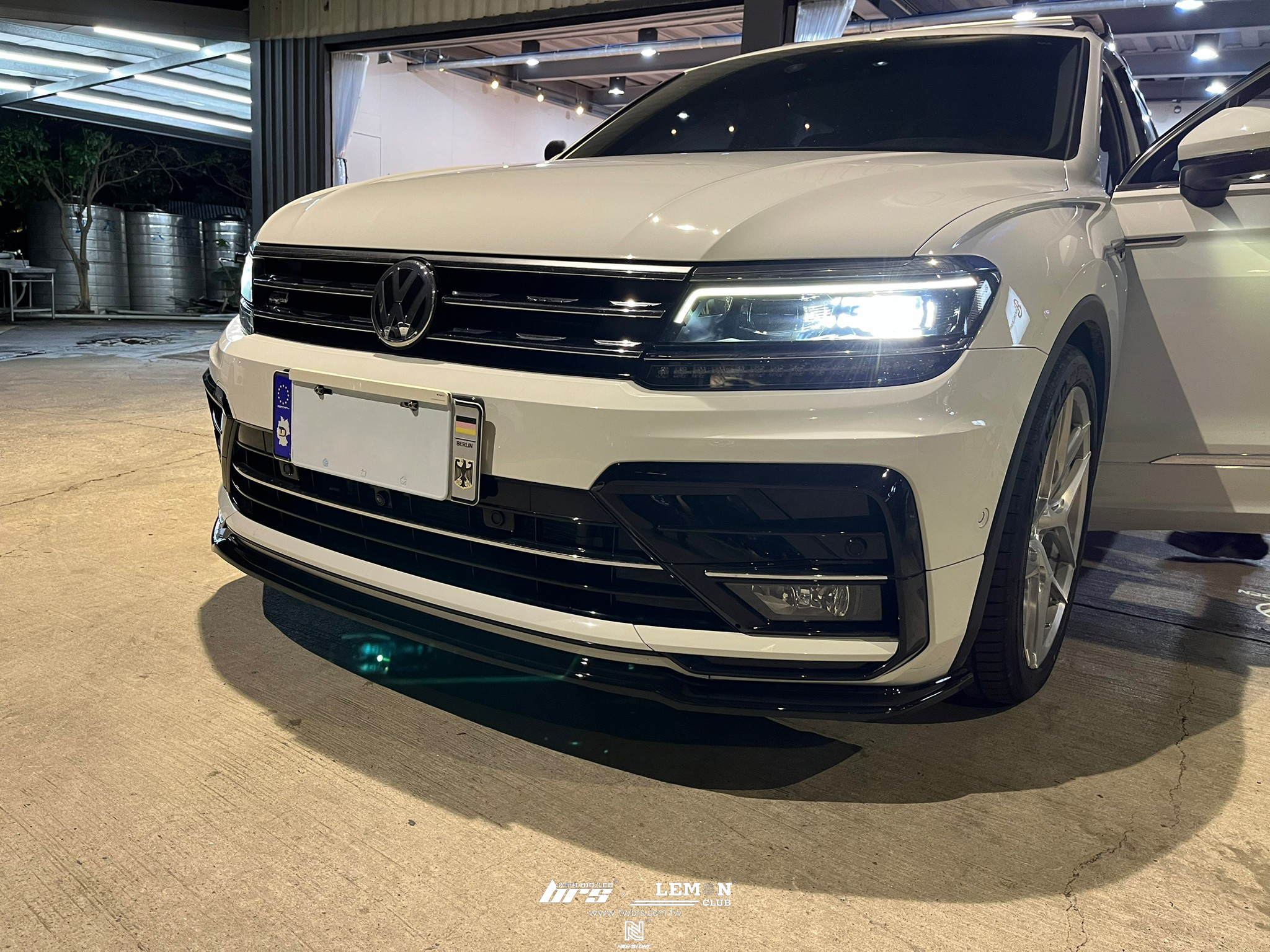 Volkswagen New Tiguan R-Line 安裝 類MAX前下巴