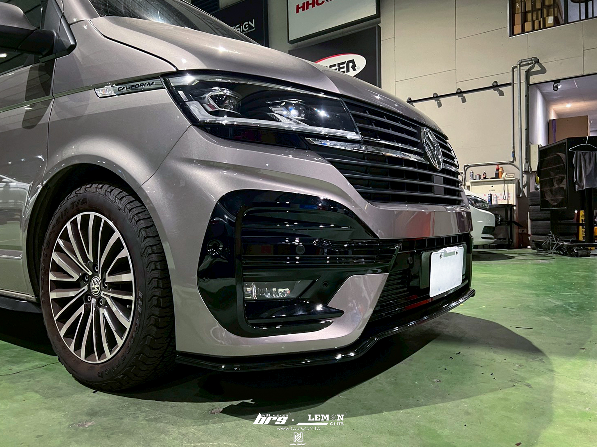 Volkswagen T6.1 安裝 LV-R 副廠前保桿+前下巴+LV-R 副廠後保桿+後下巴+尾飾管+英國風尾翼+英國風方型側邊防撞桿(側裙)