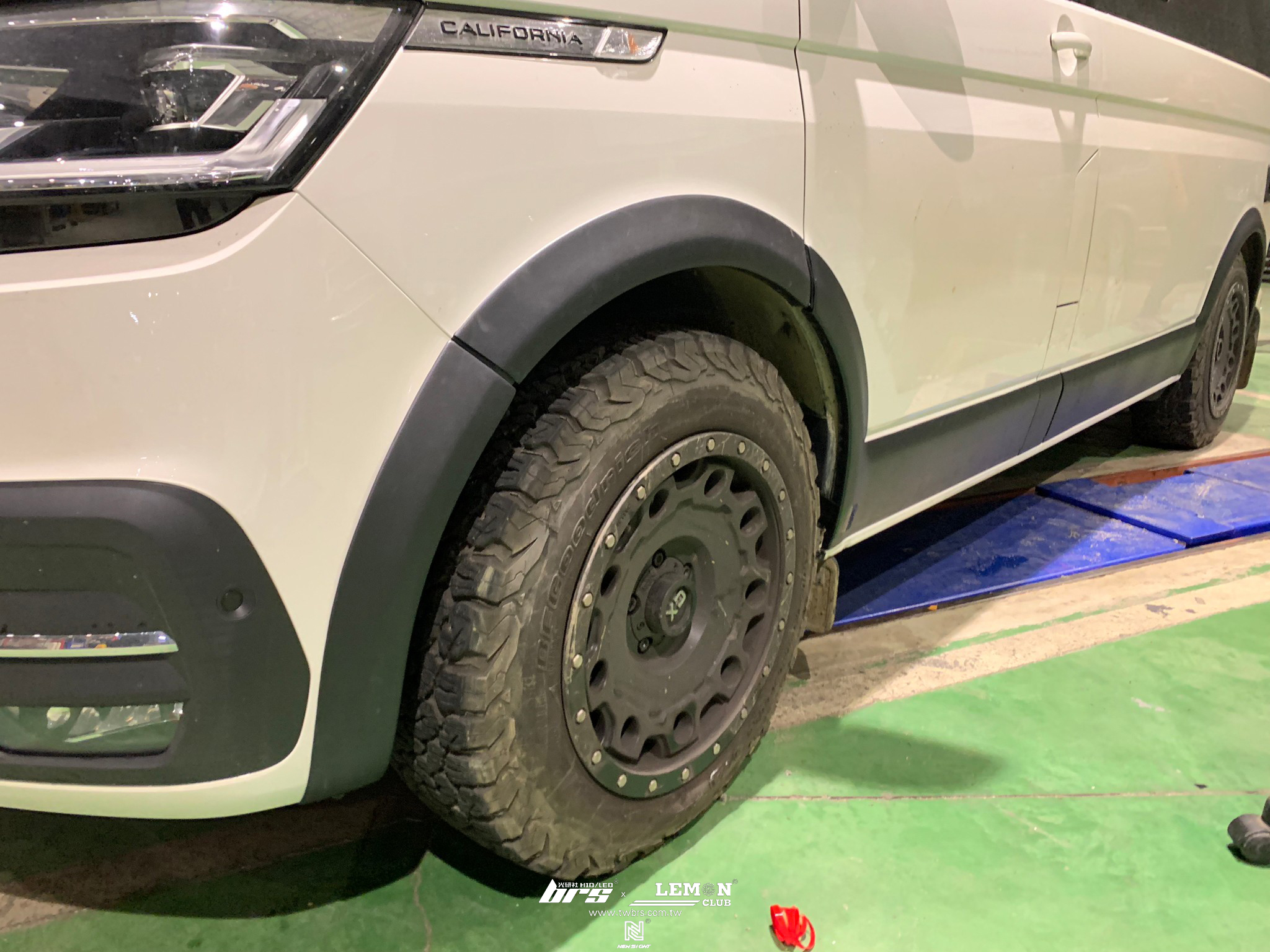 Volkswagen T6.1 安裝 輪弧飾板